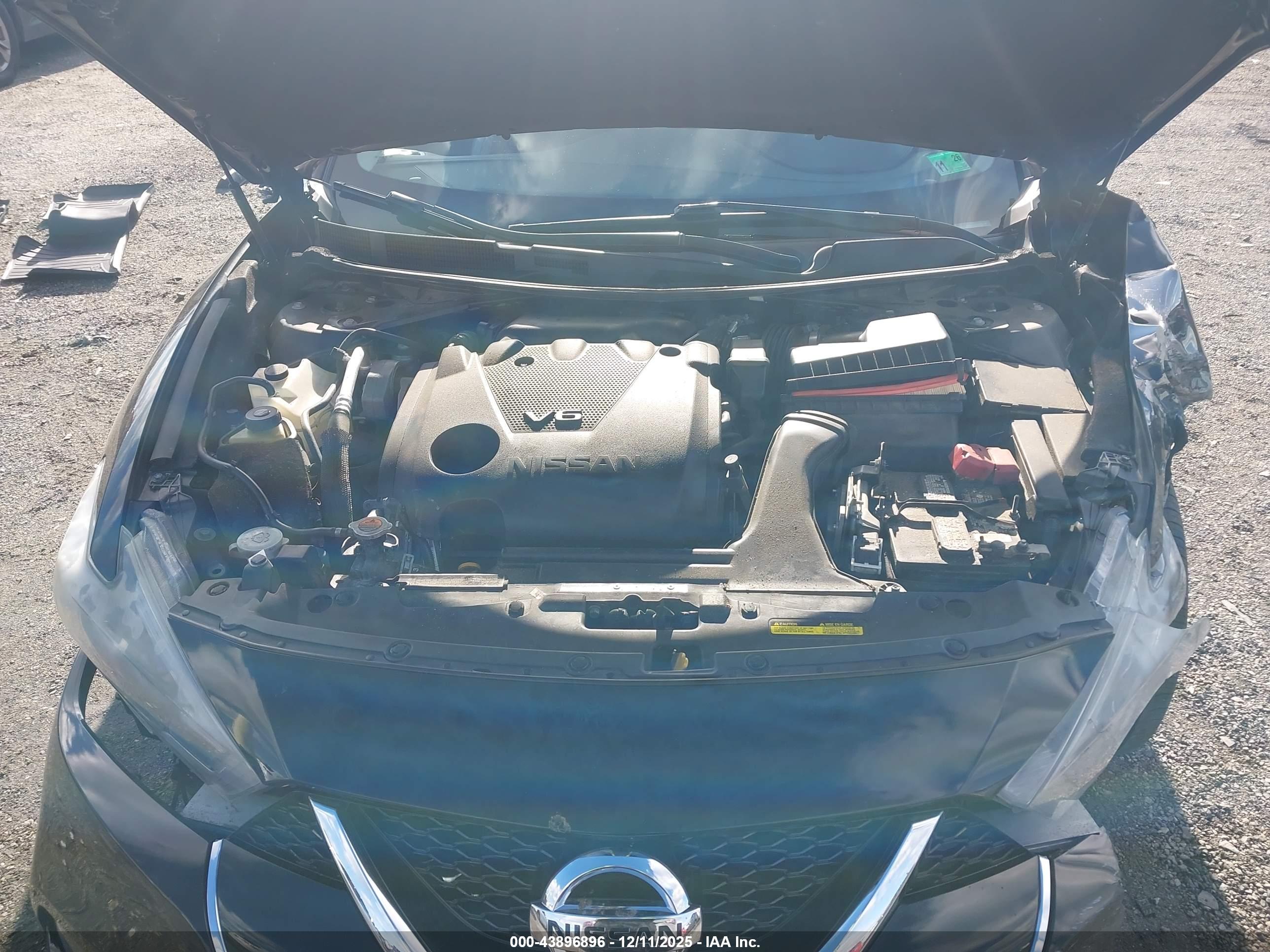 NISSAN MAXIMA image 10