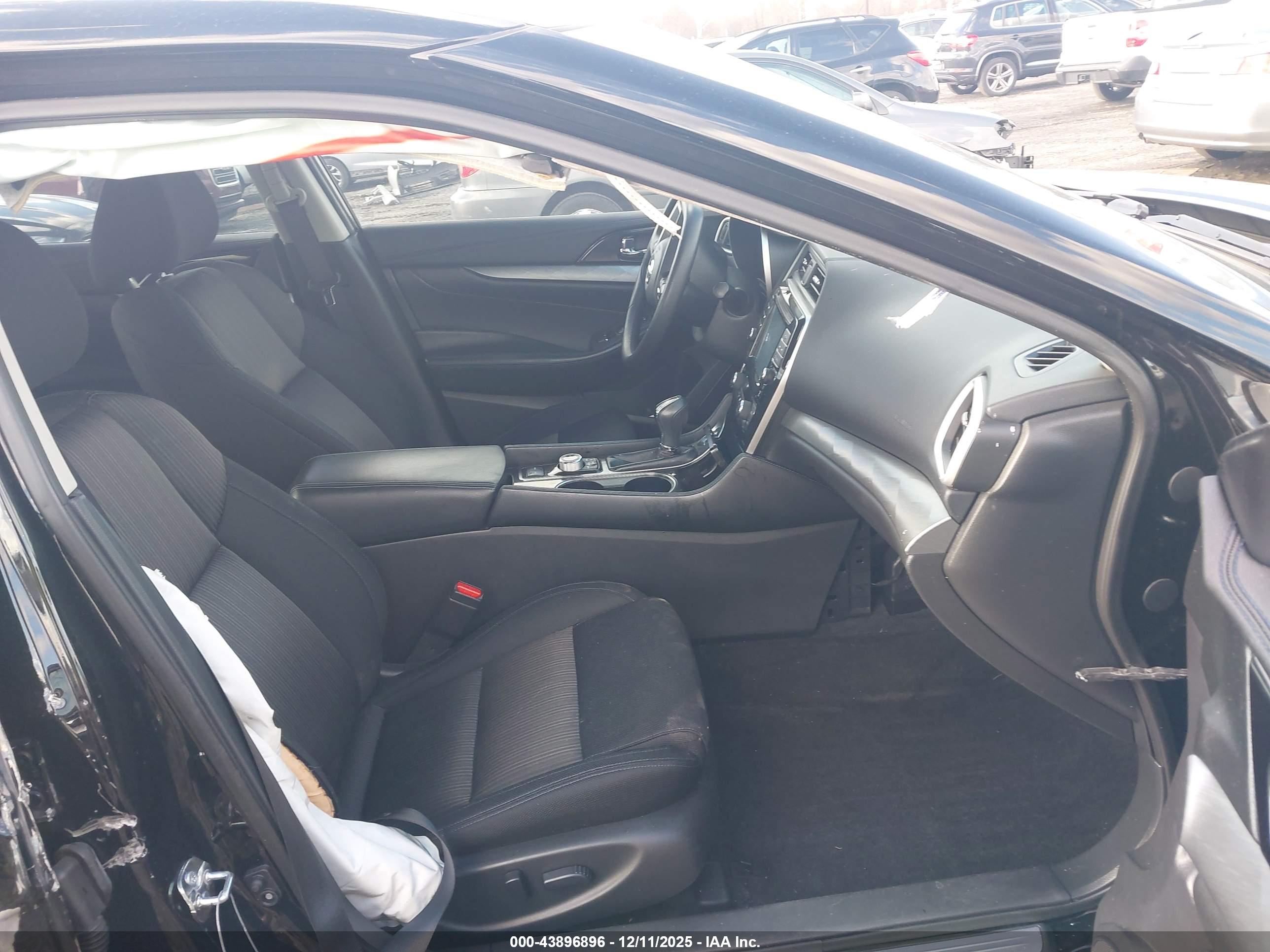 NISSAN MAXIMA image 5