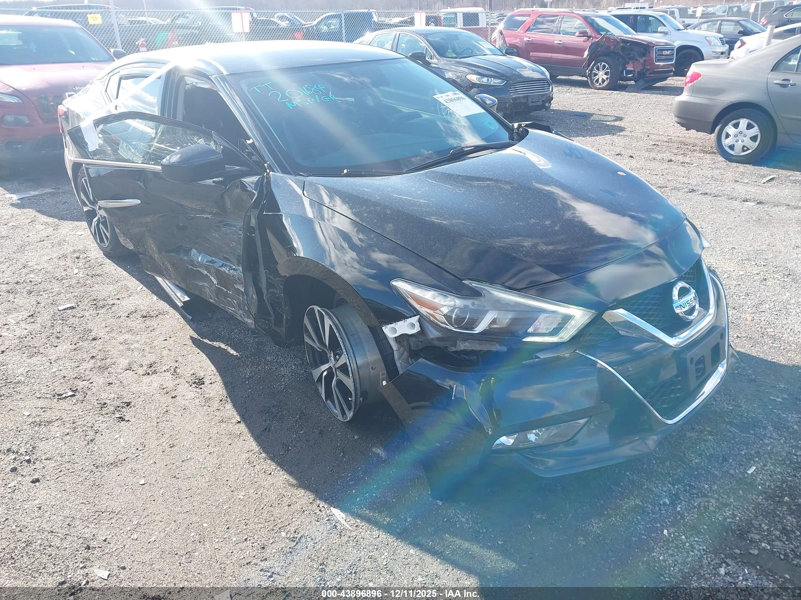 NISSAN MAXIMA image 6
