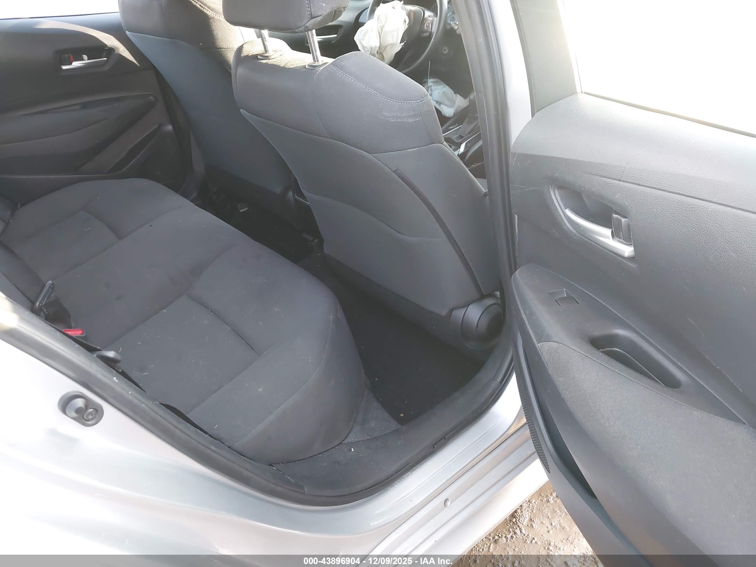 TOYOTA COROLLA image 8