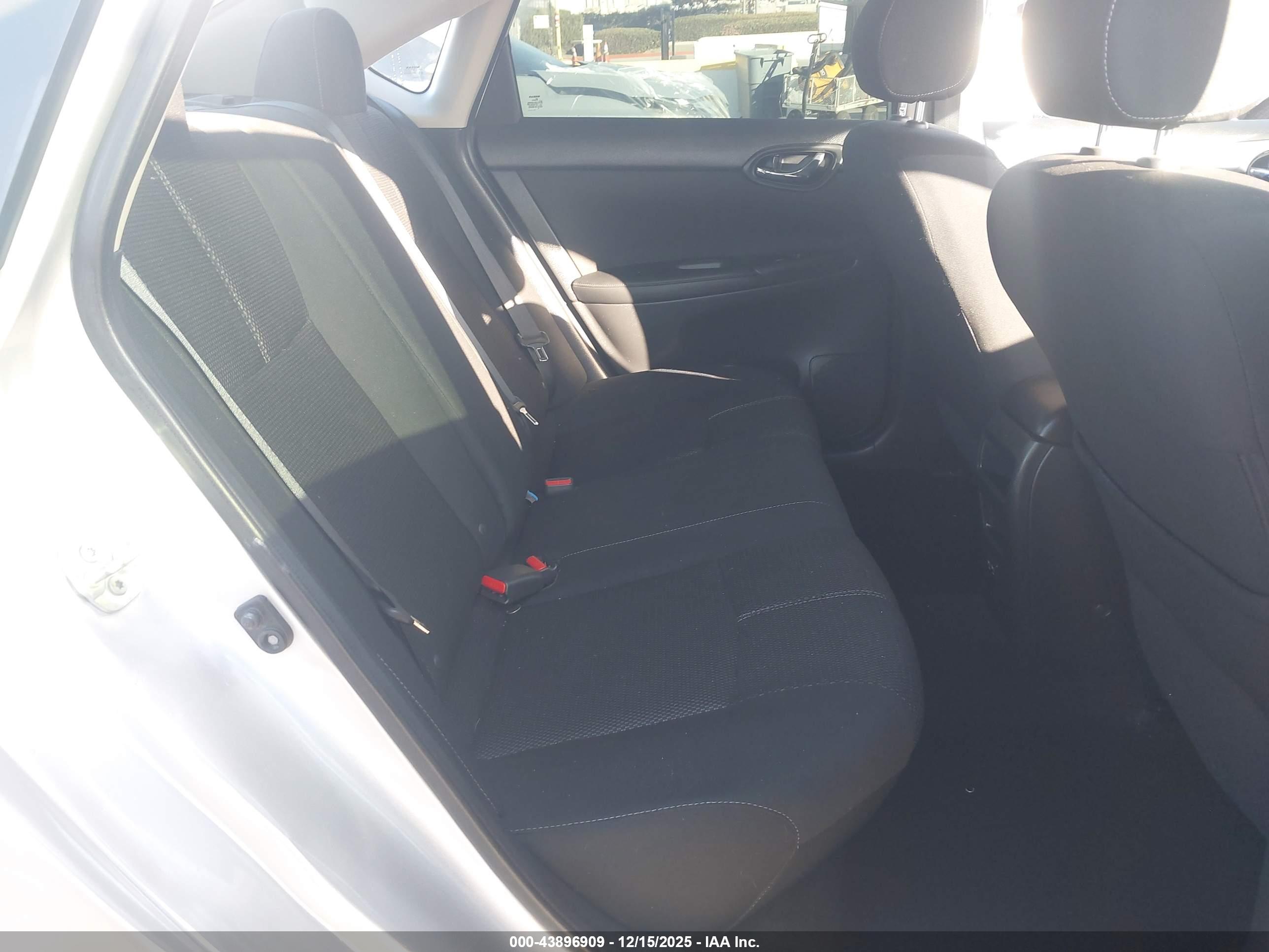 NISSAN SENTRA image 8