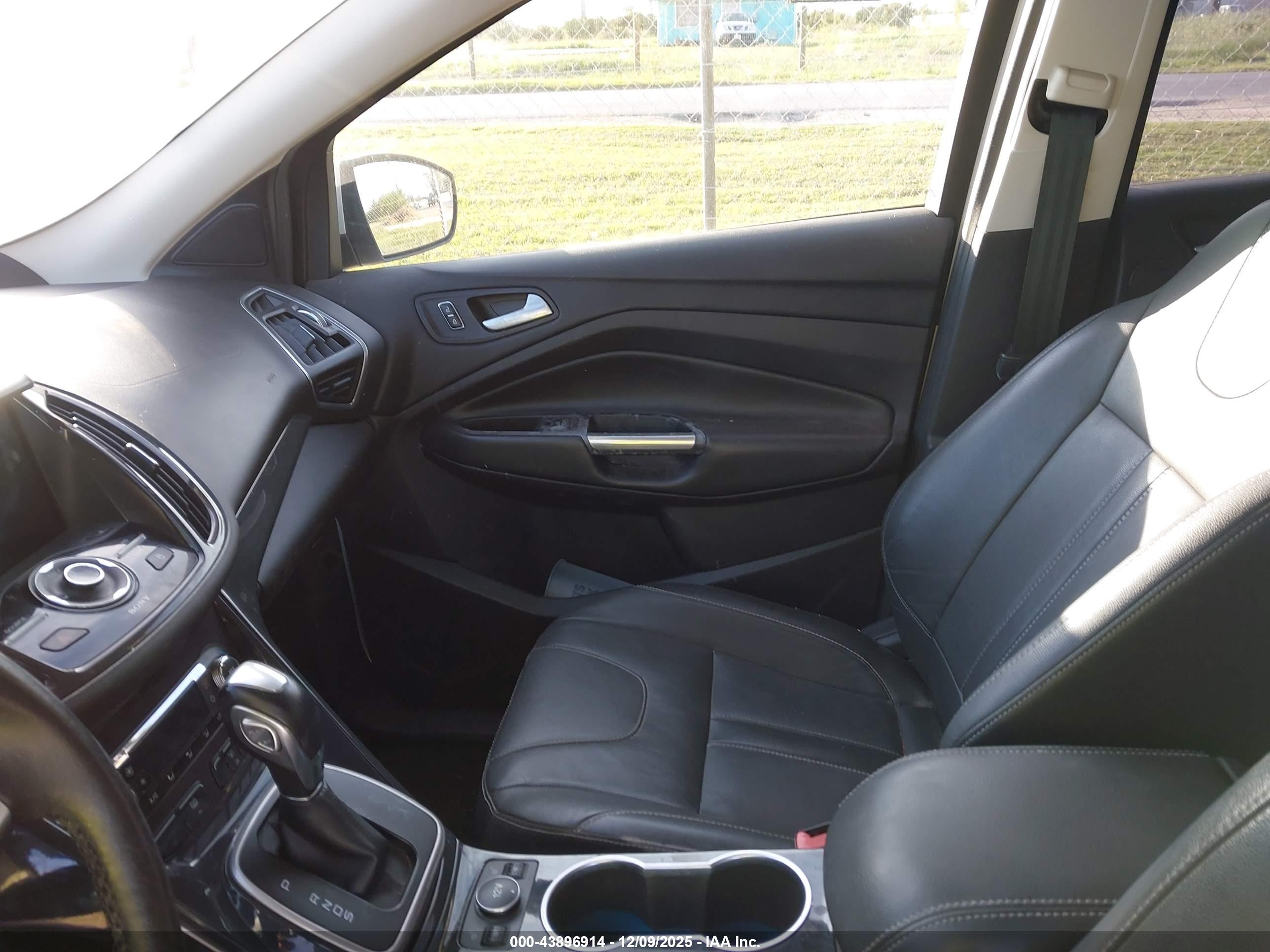 FORD ESCAPE image 5
