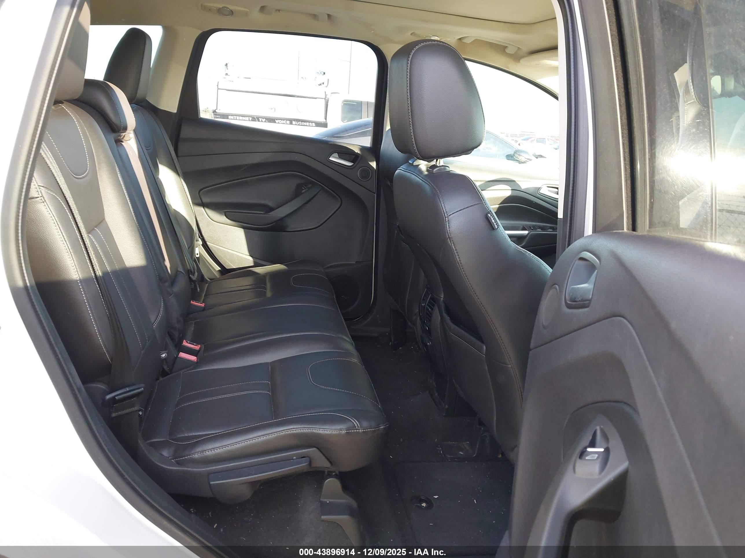 FORD ESCAPE image 8