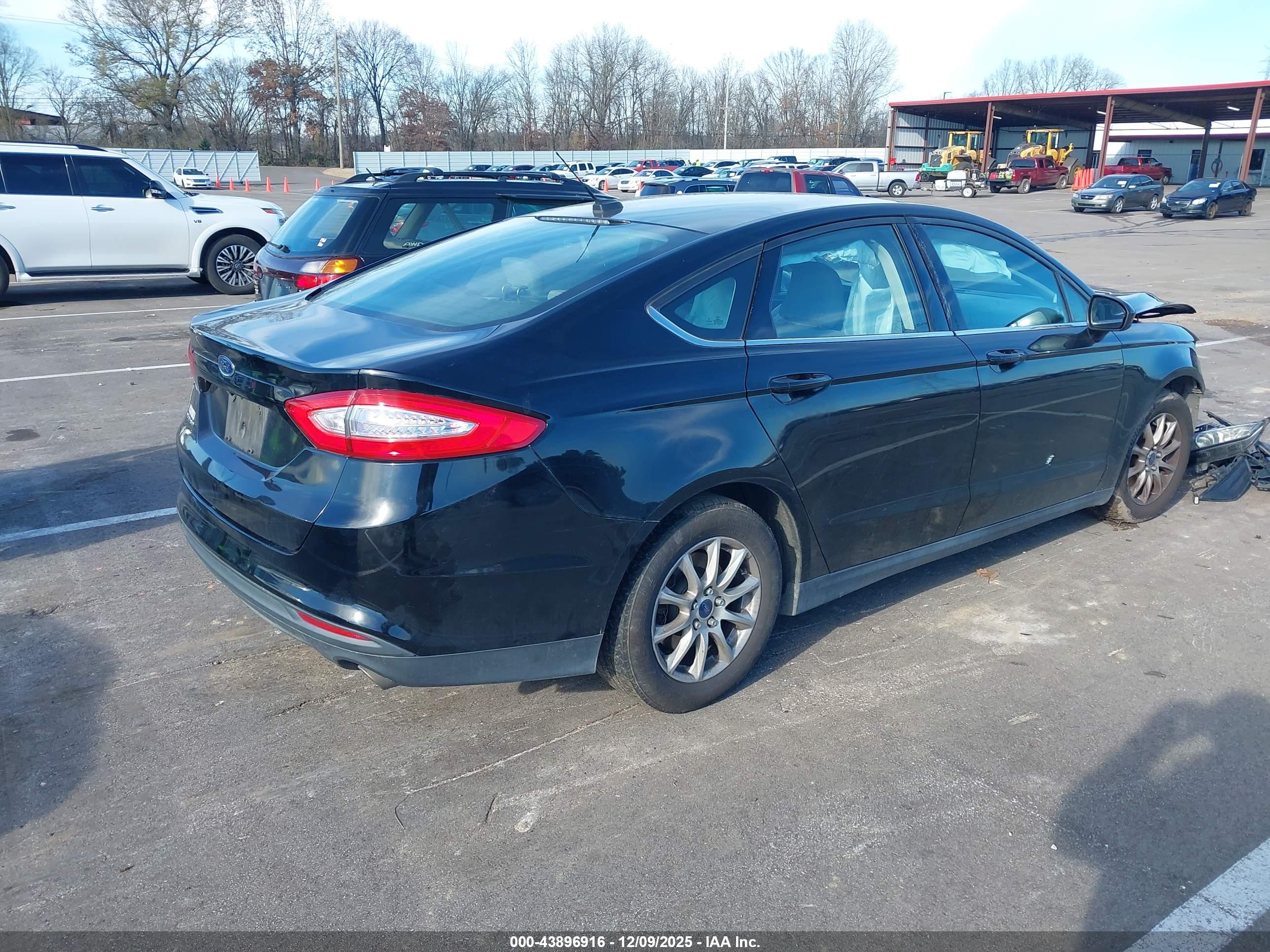 FORD FUSION image 4