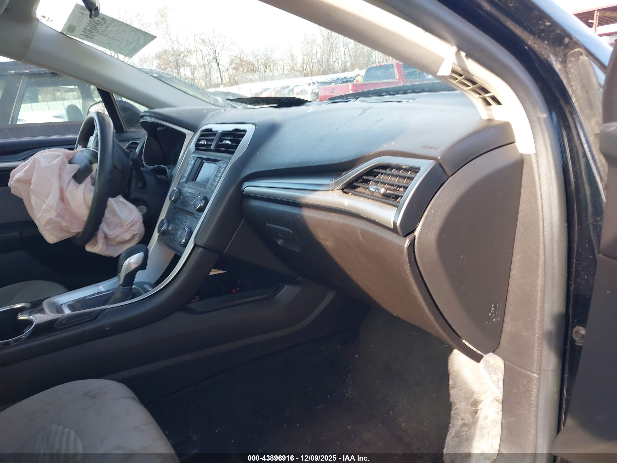 FORD FUSION image 5