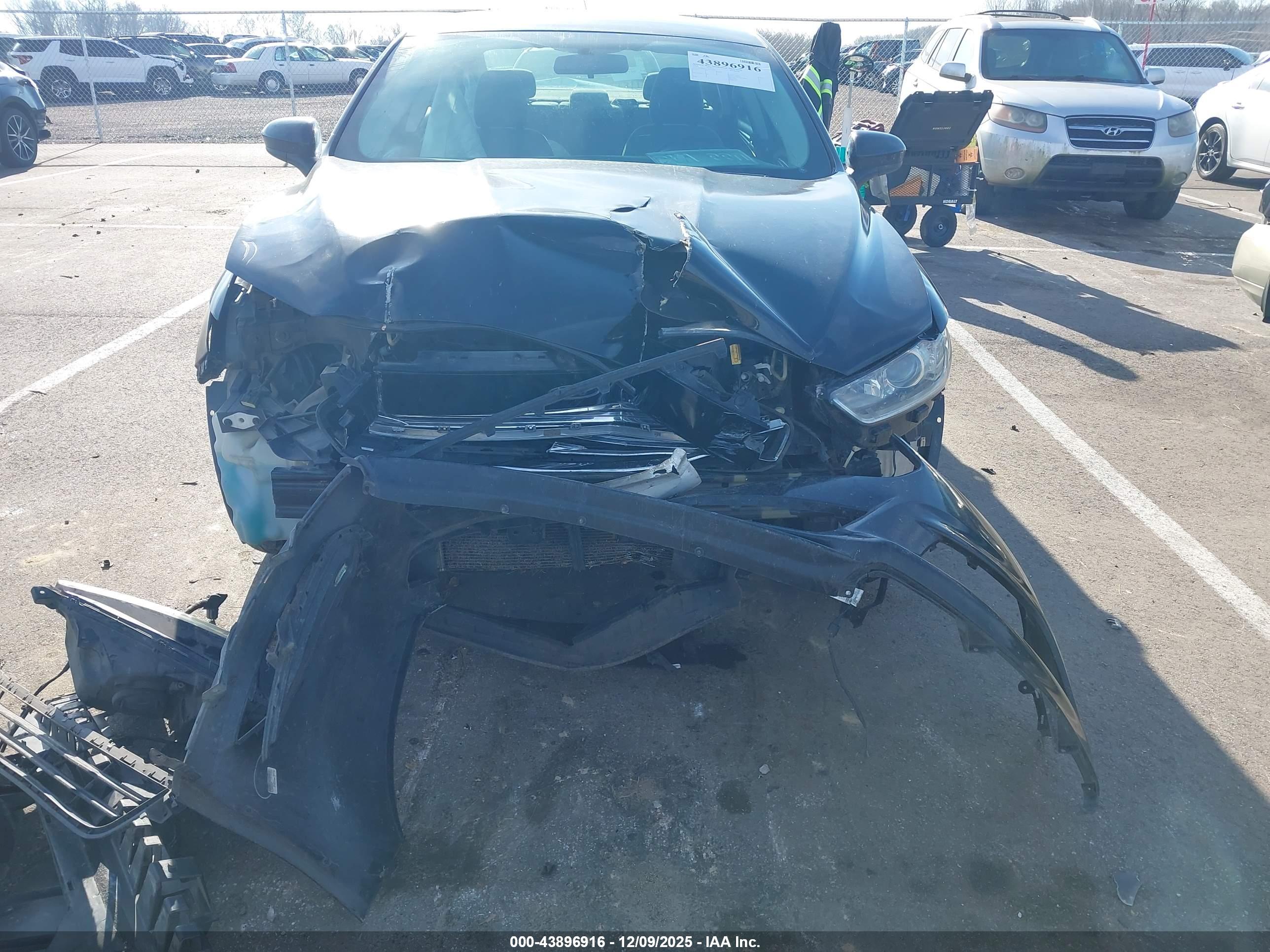 FORD FUSION image 6