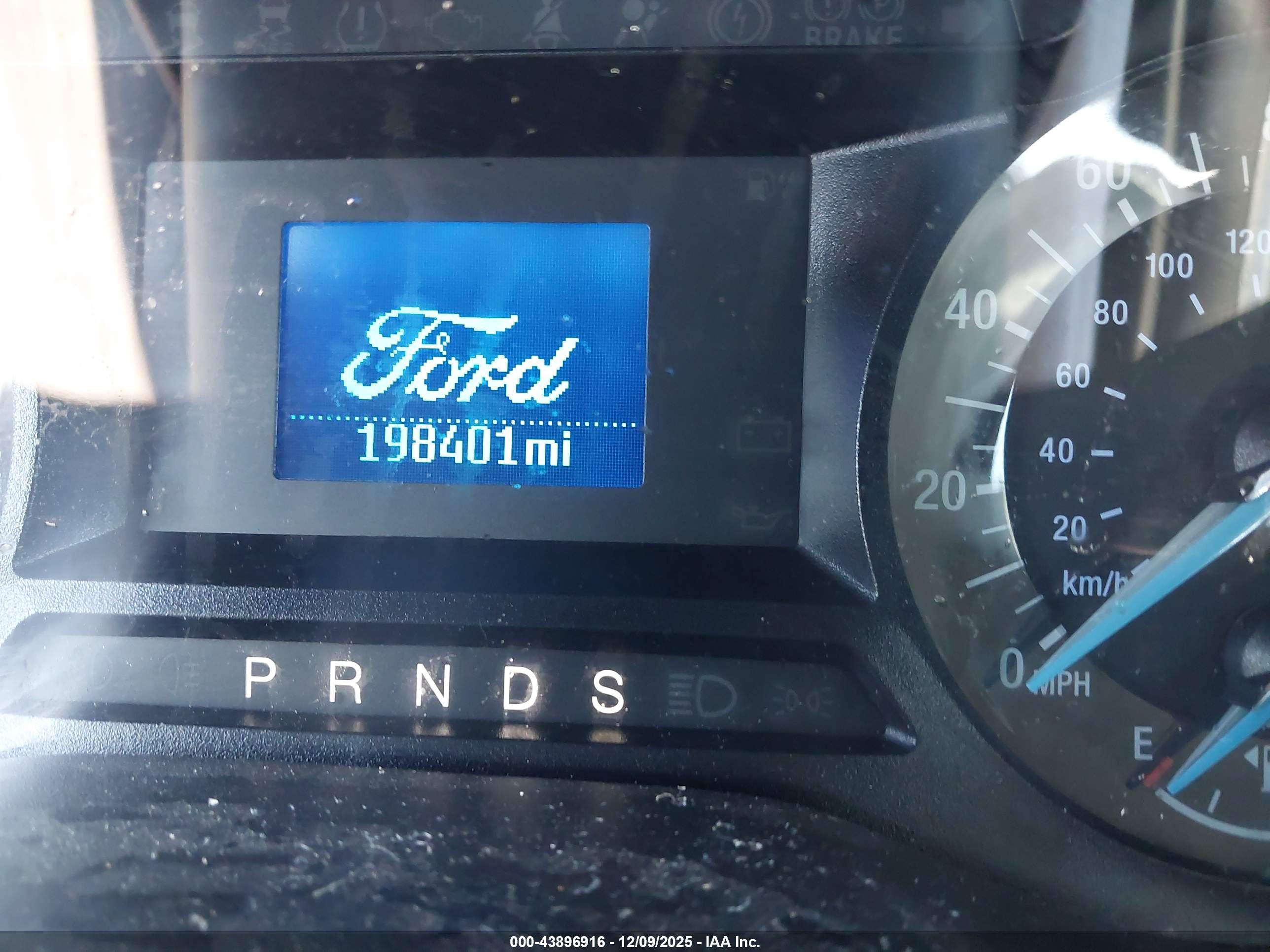 FORD FUSION image 7