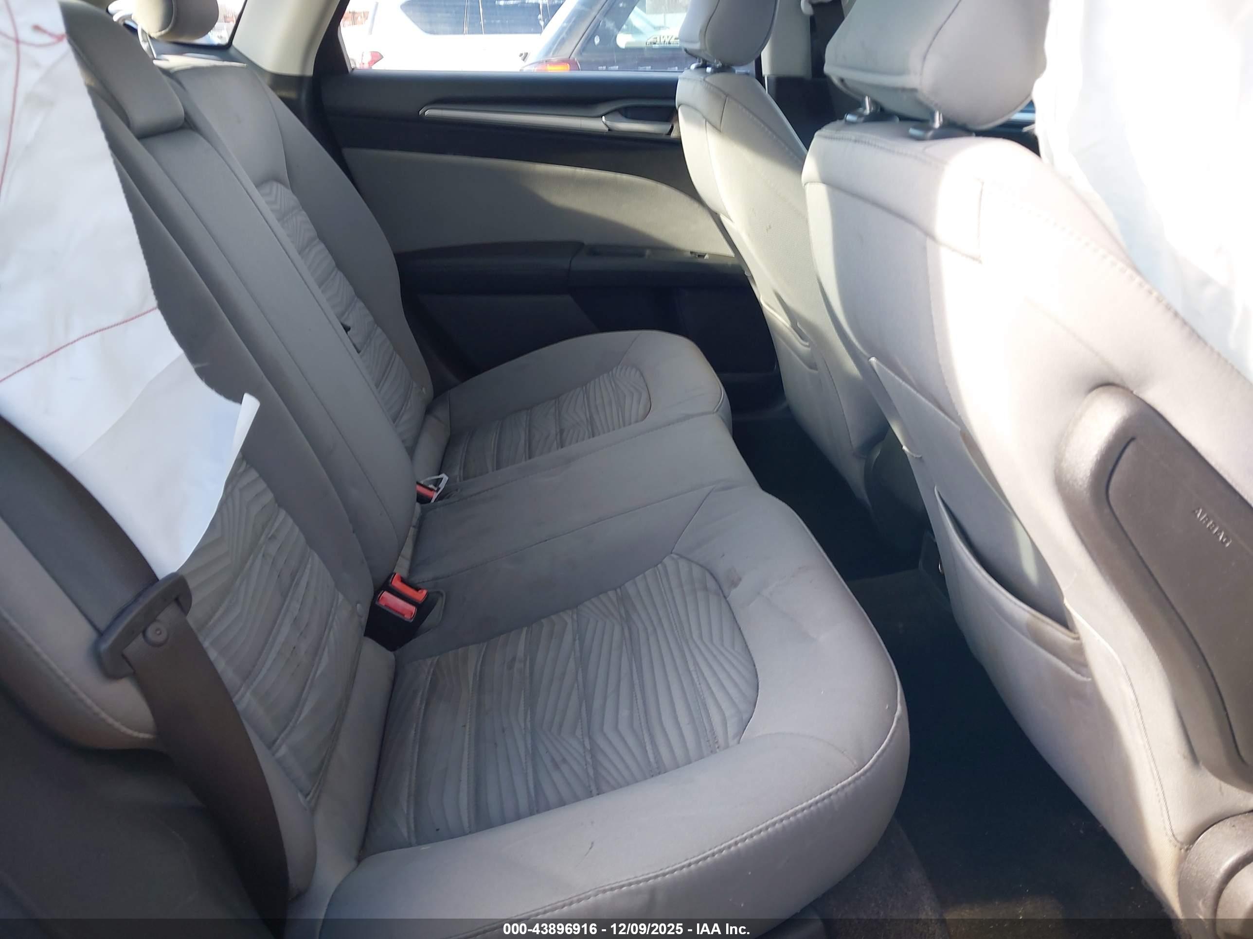 FORD FUSION image 8