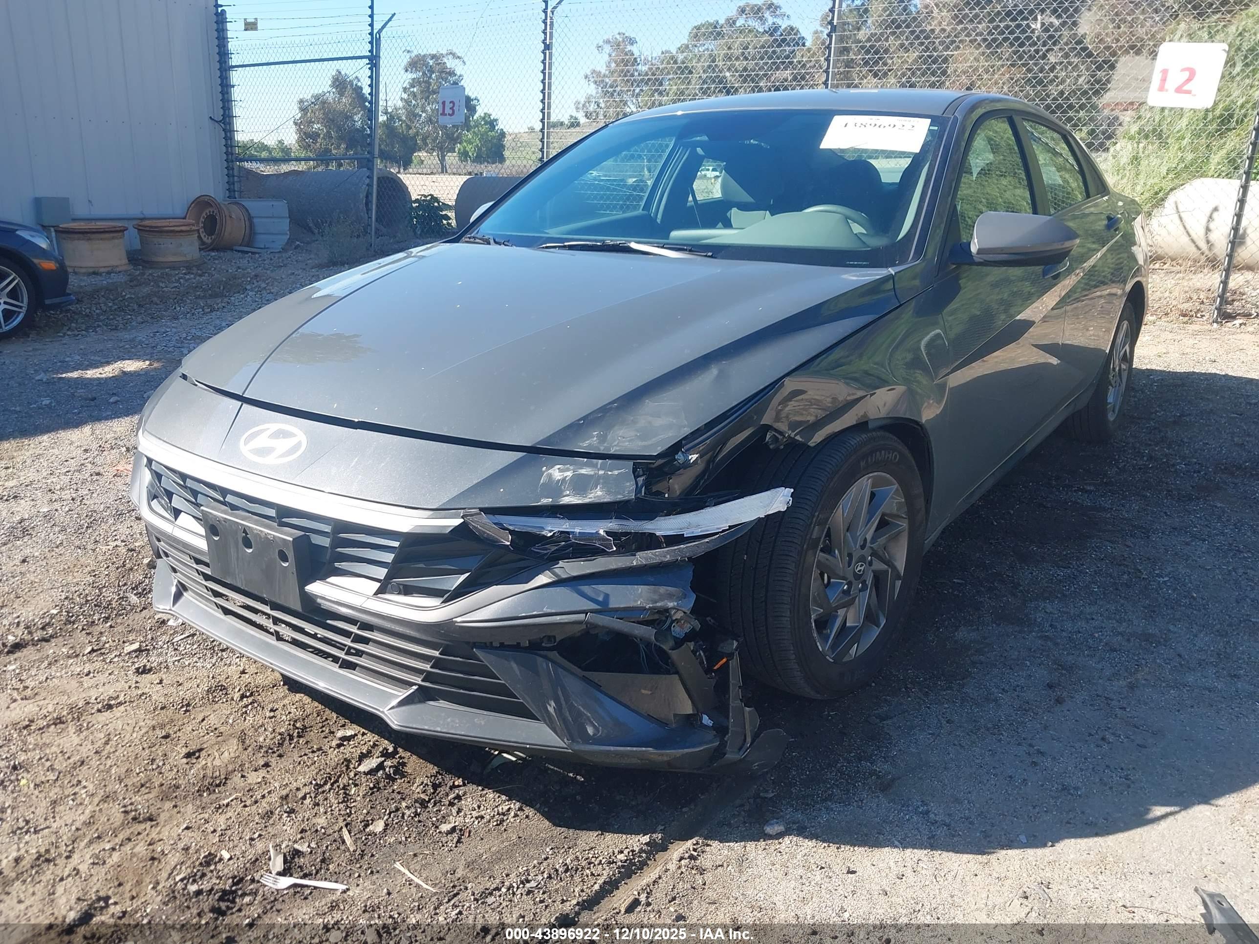 HYUNDAI ELANTRA image 2