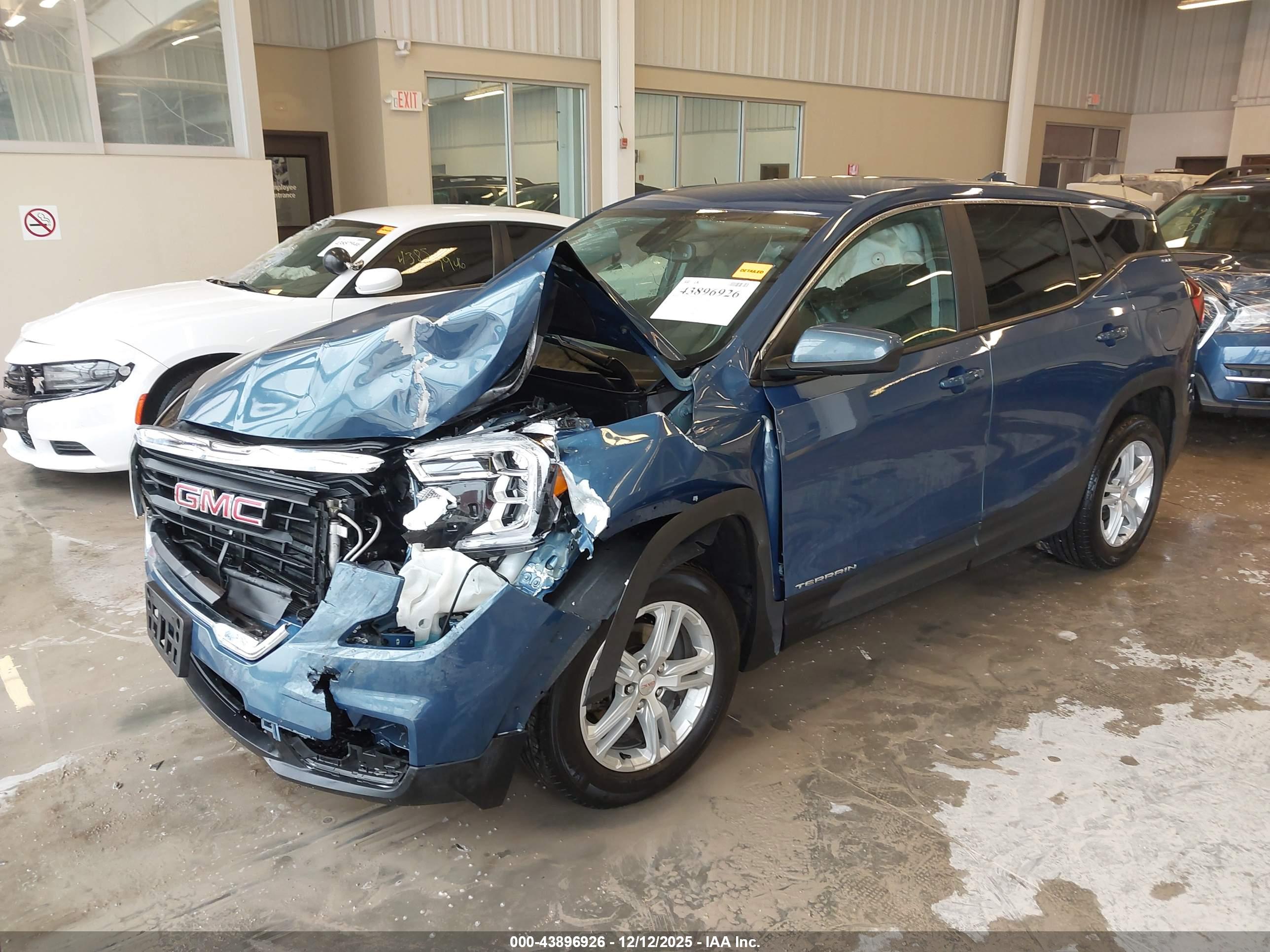 GMC TERRAIN image 2