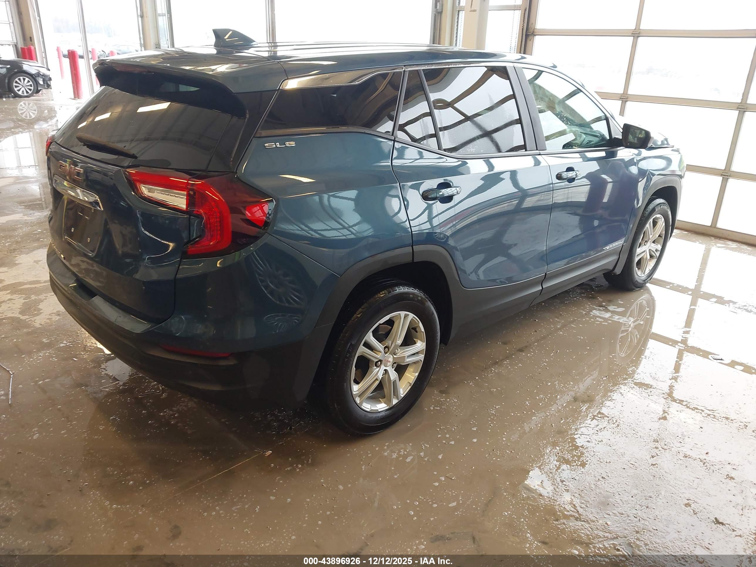 GMC TERRAIN image 4