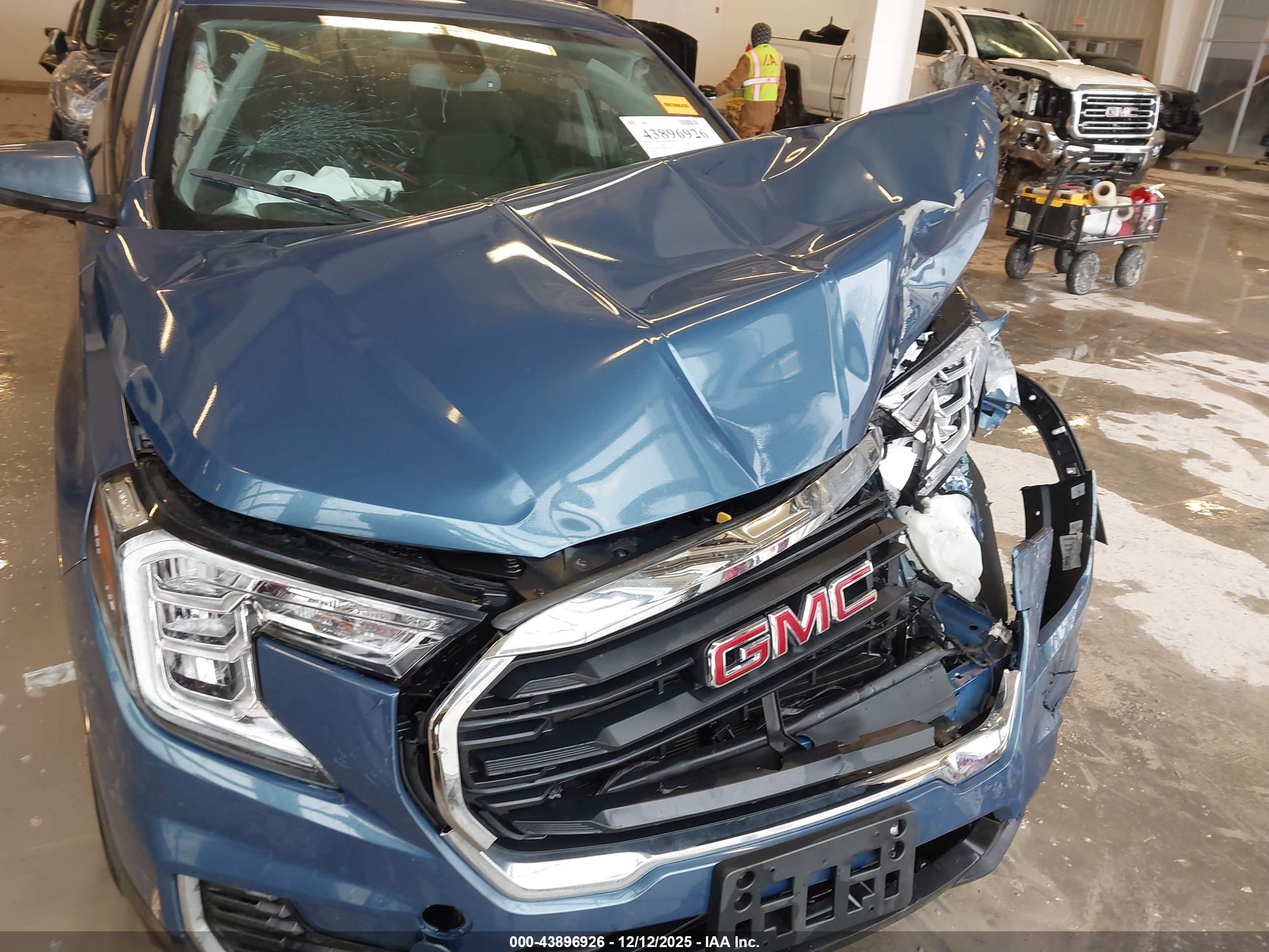 GMC TERRAIN image 6