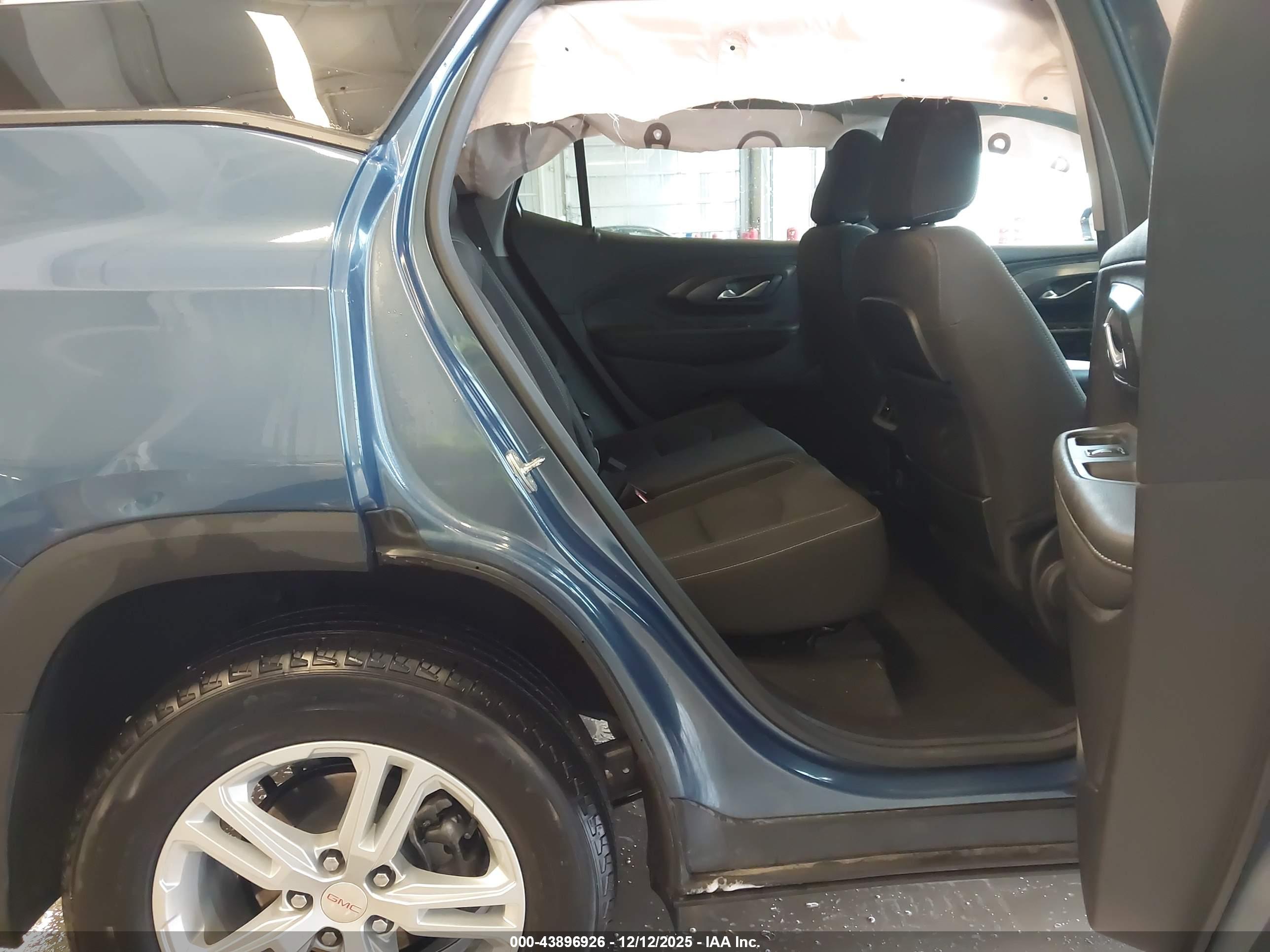 GMC TERRAIN image 8