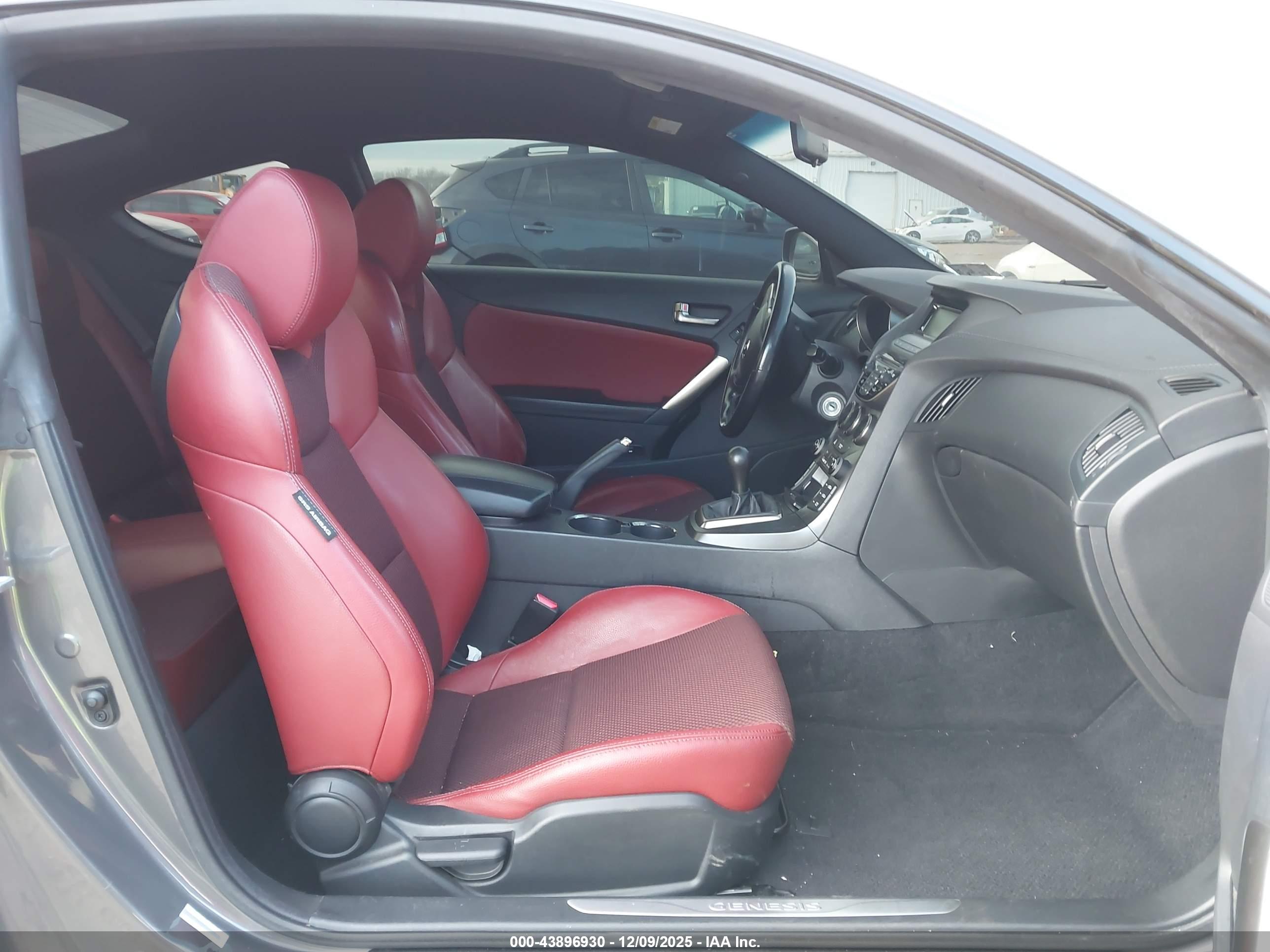 HYUNDAI GENESIS image 5