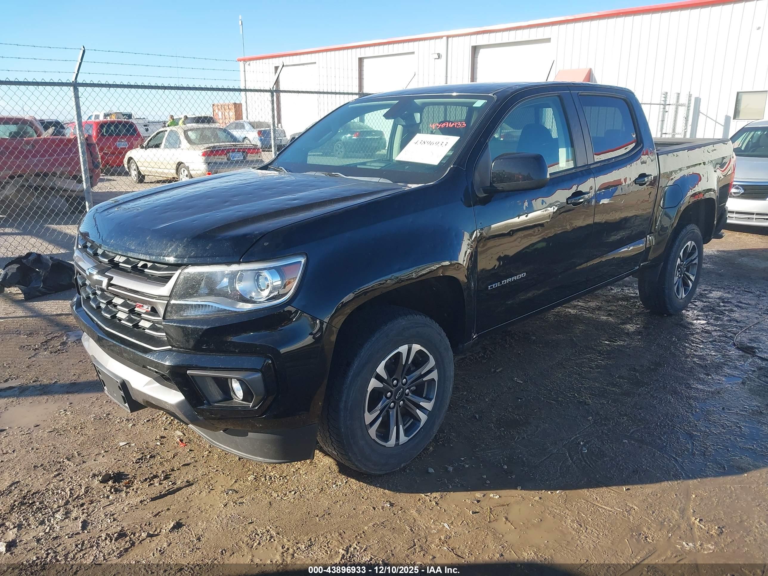 CHEVROLET COLORADO image 2