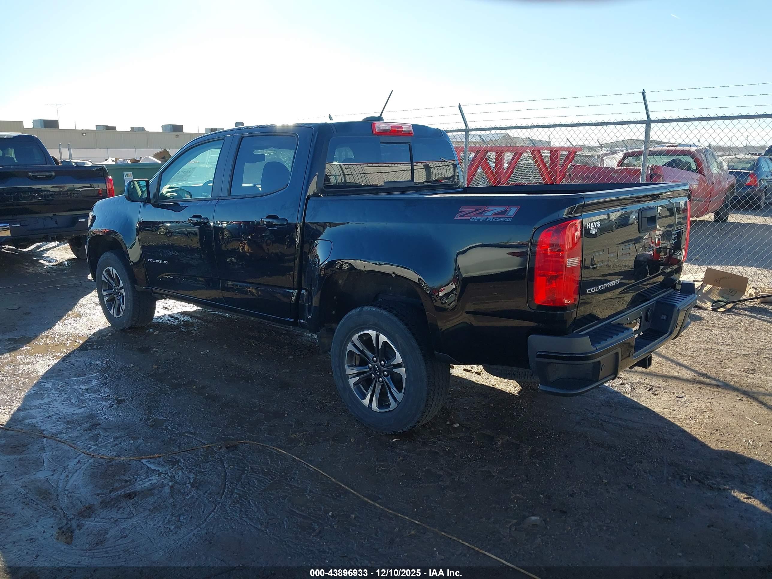 CHEVROLET COLORADO image 3