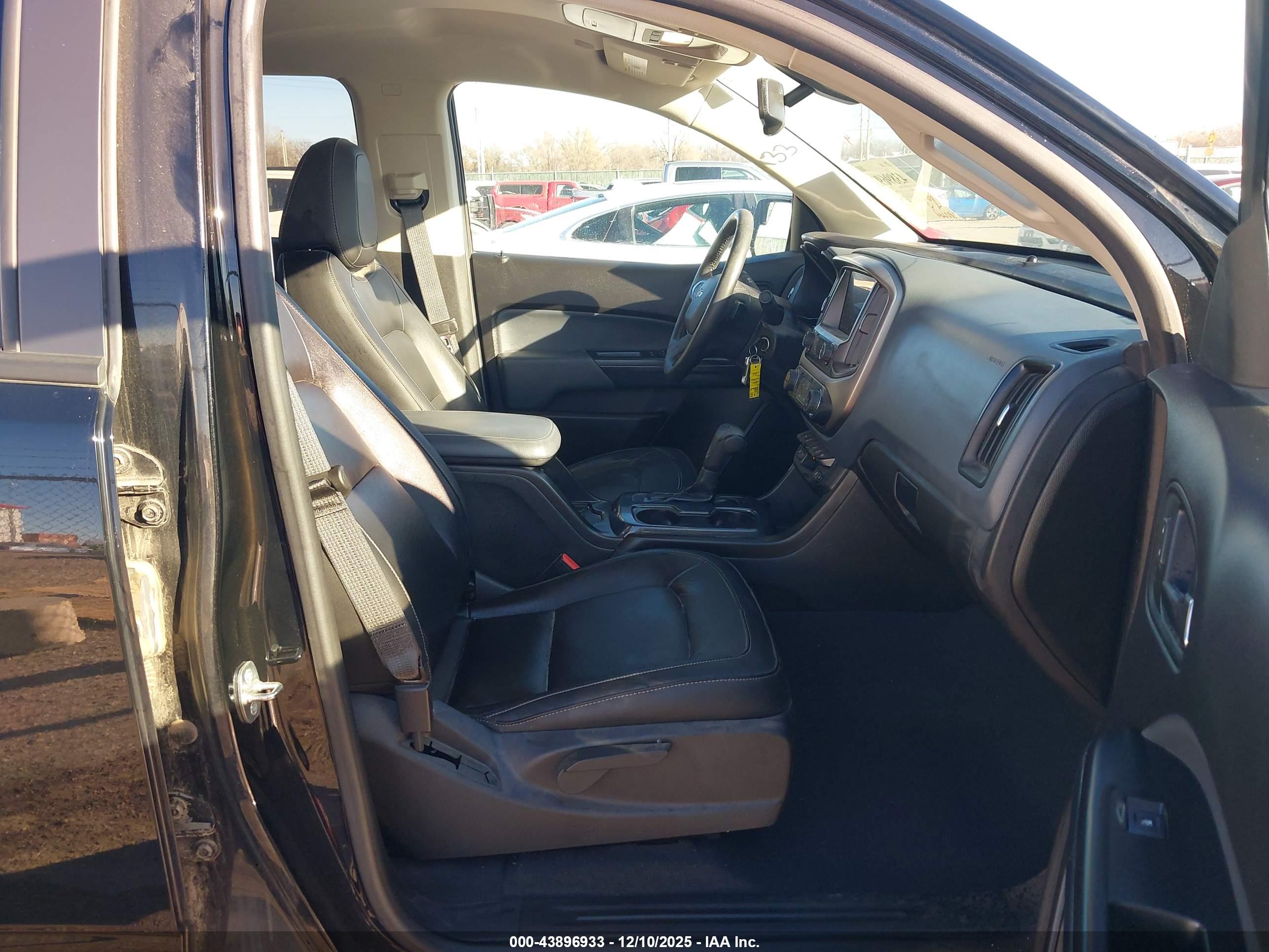 CHEVROLET COLORADO image 5