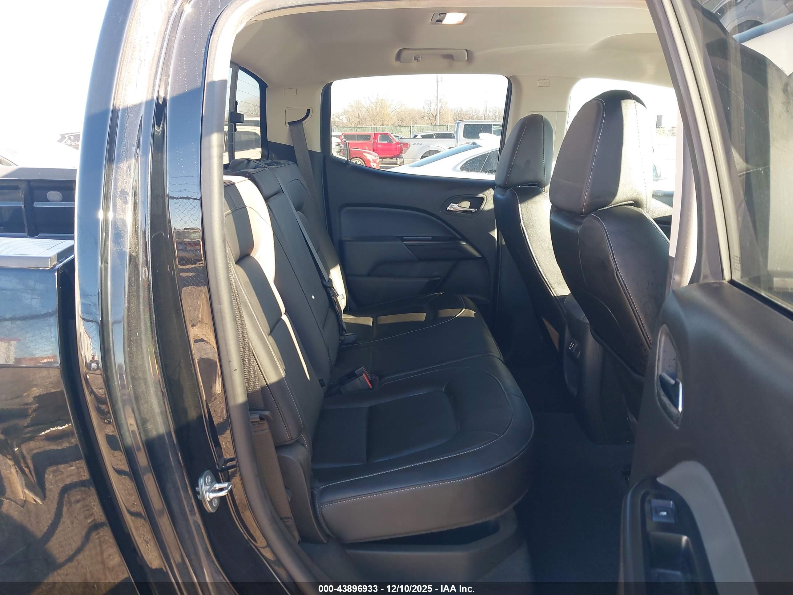 CHEVROLET COLORADO image 8