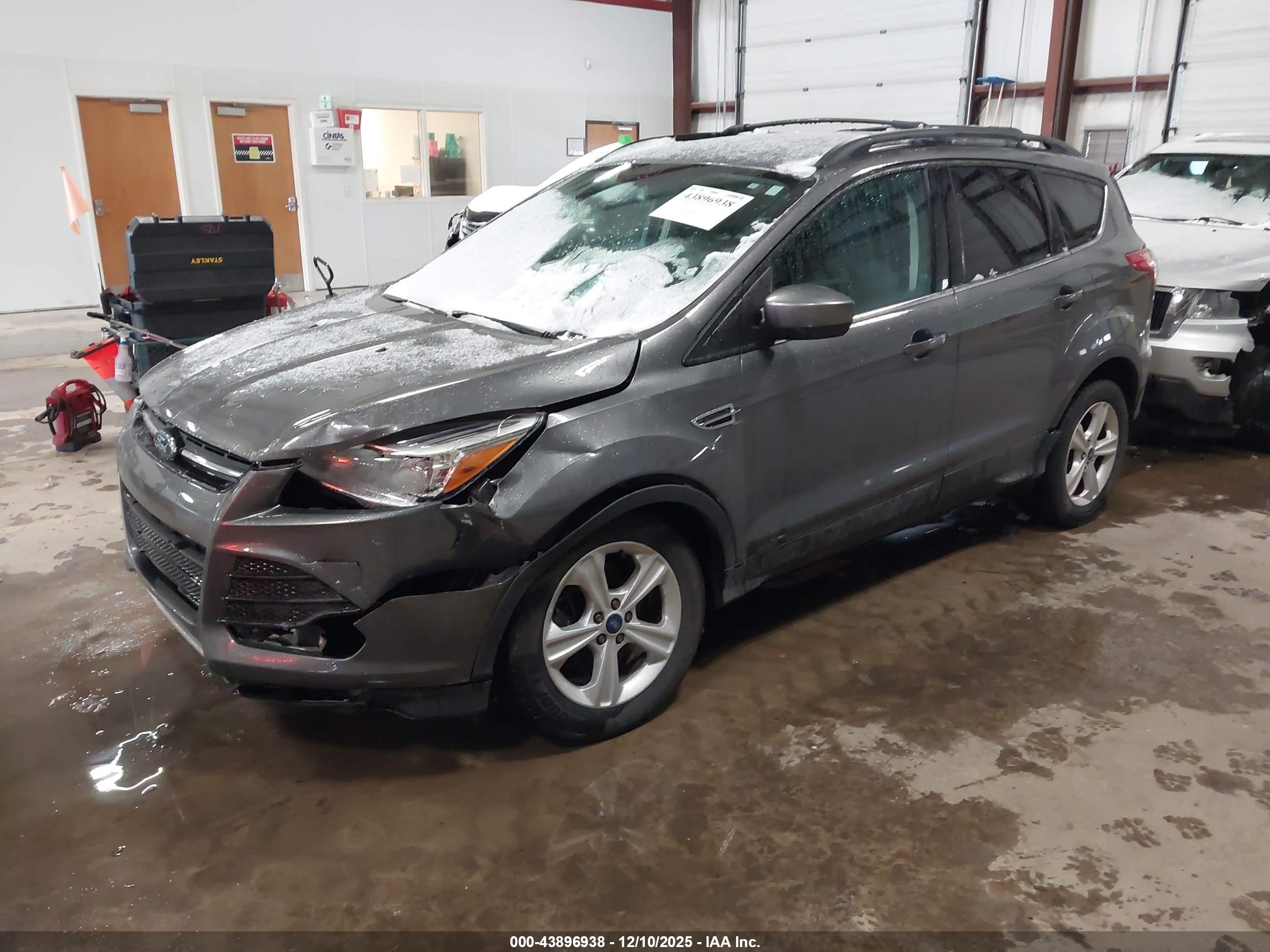 FORD ESCAPE image 2