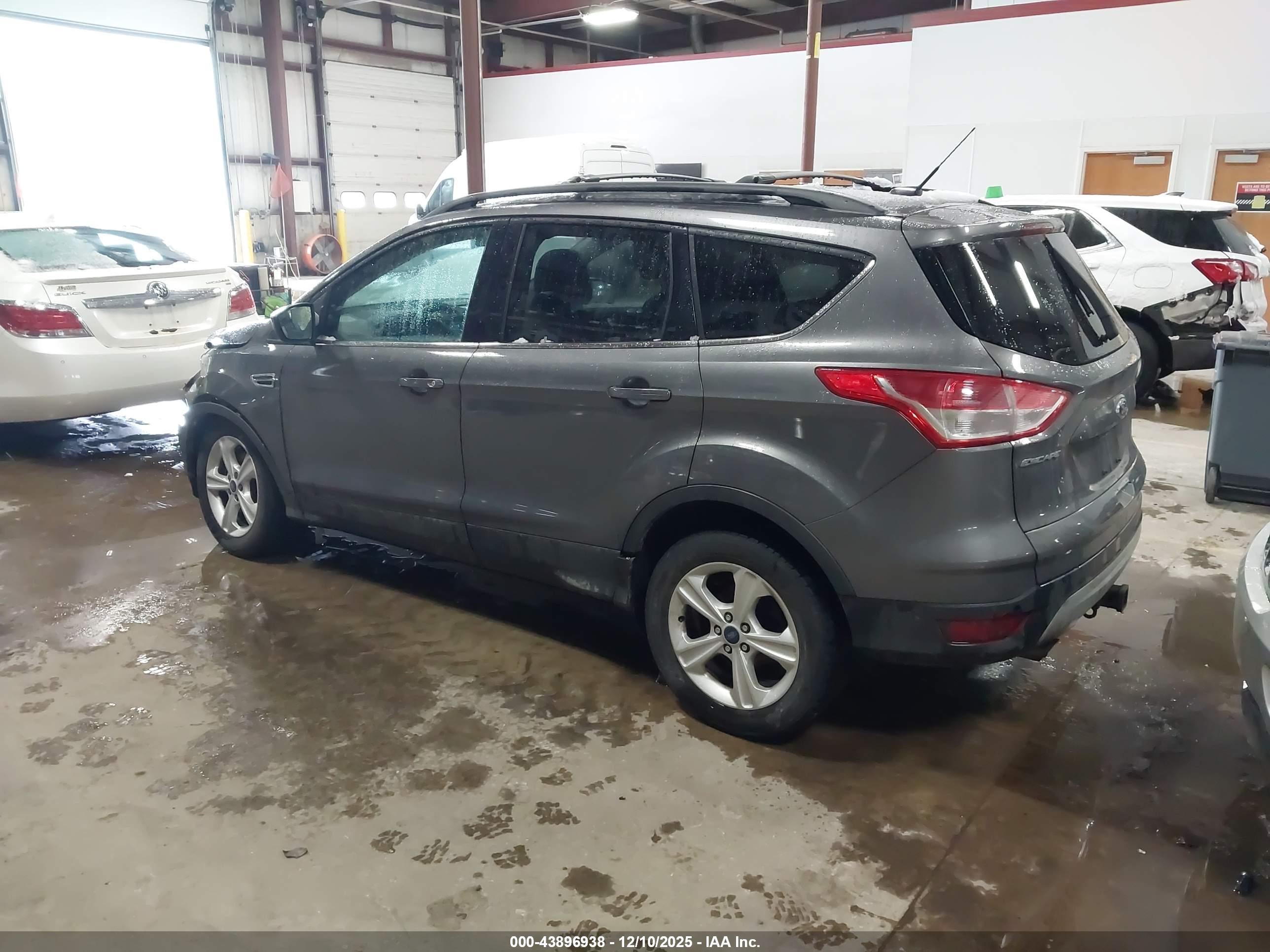 FORD ESCAPE image 3
