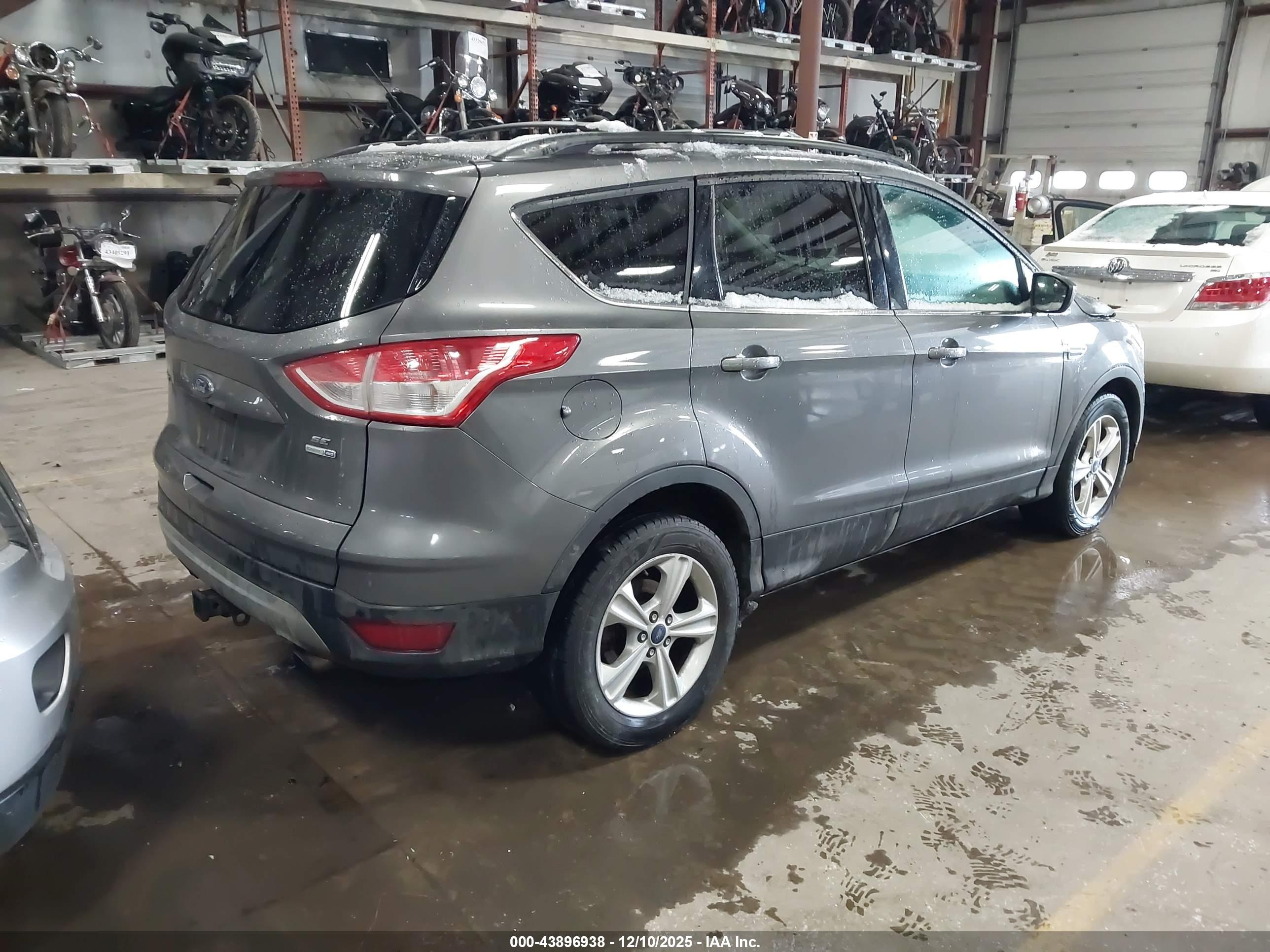 FORD ESCAPE image 4