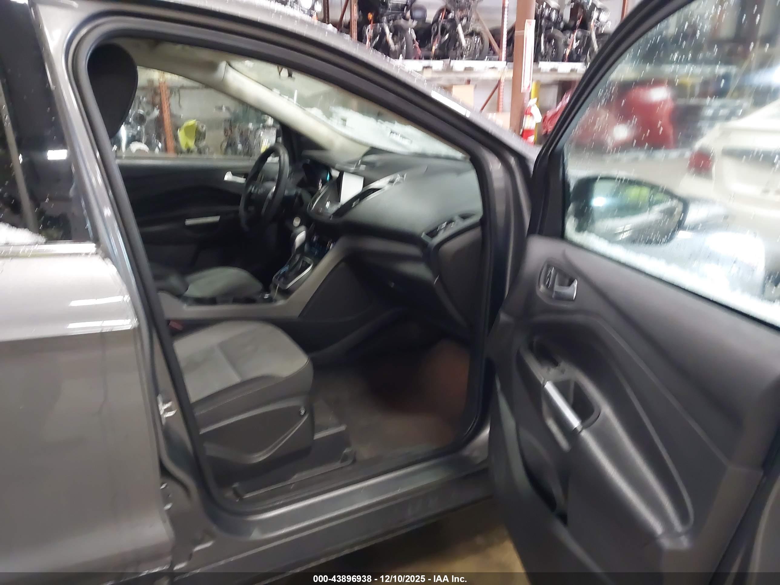 FORD ESCAPE image 5