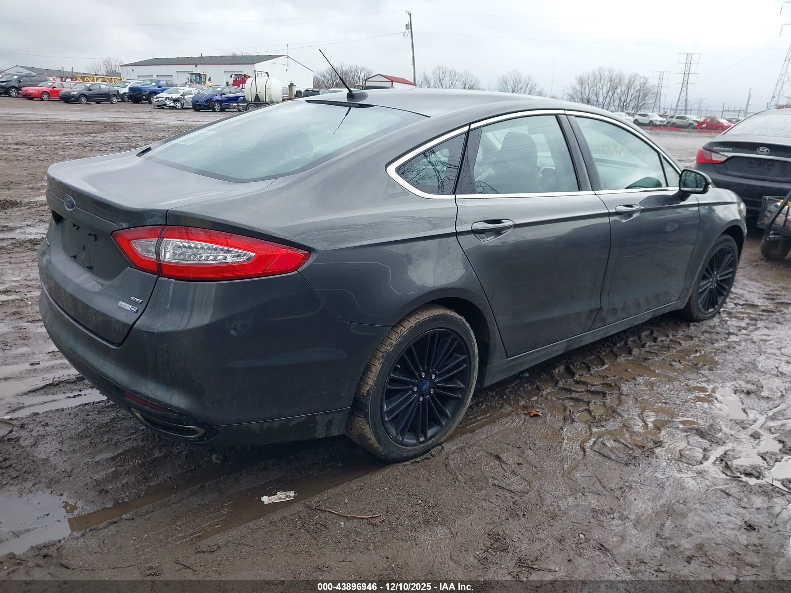 FORD FUSION image 4