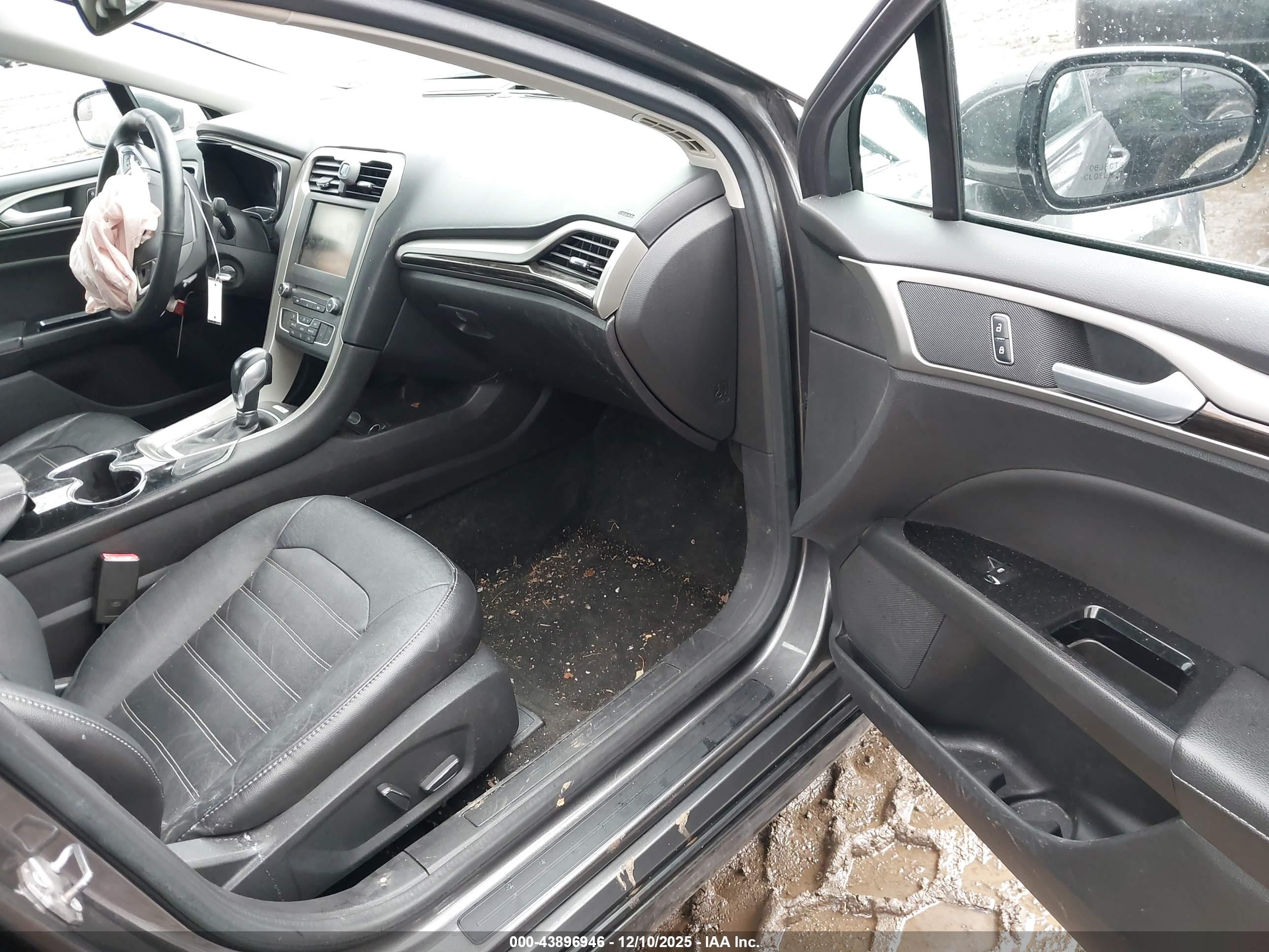 FORD FUSION image 5