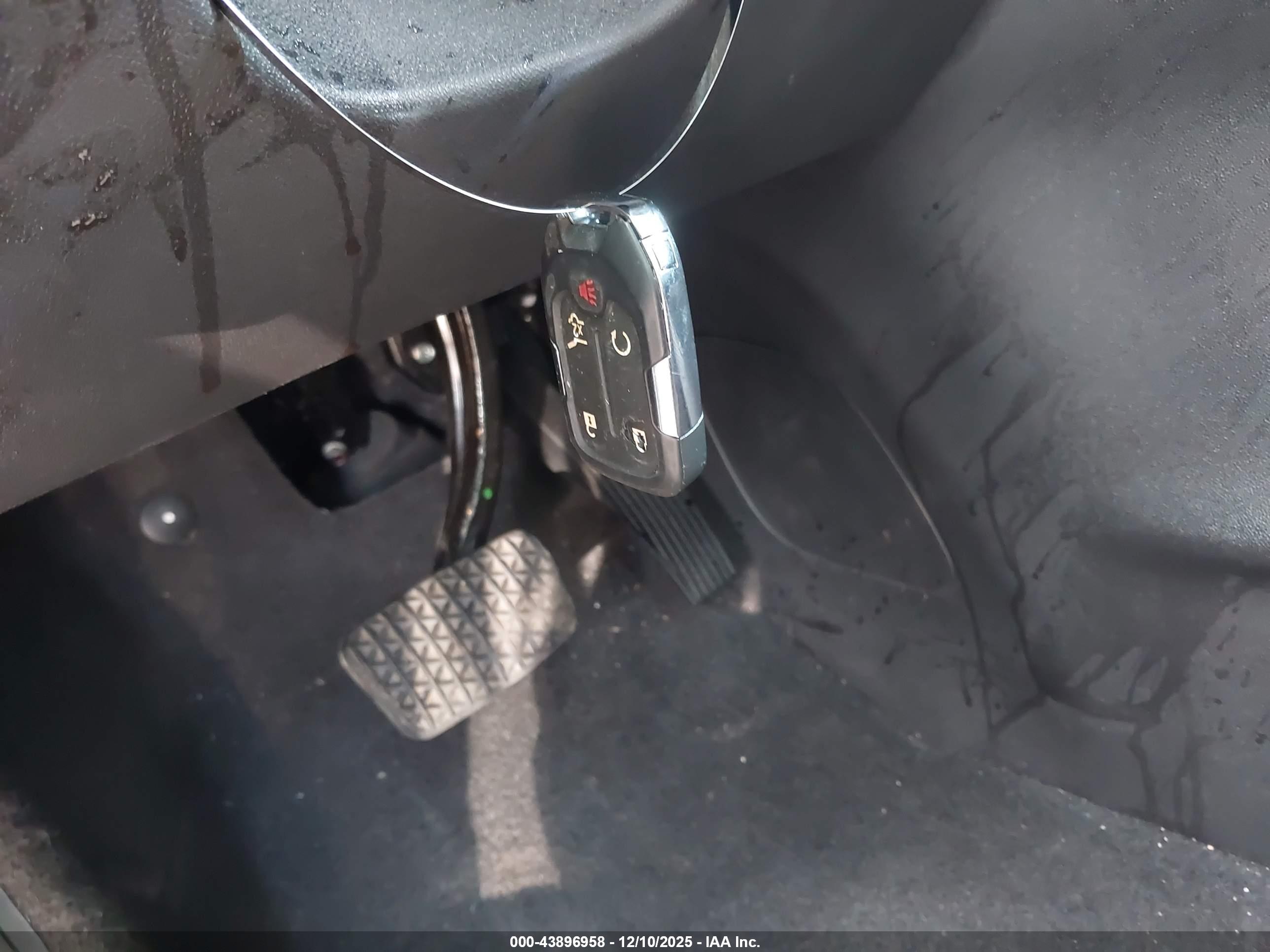 GMC TERRAIN image 11