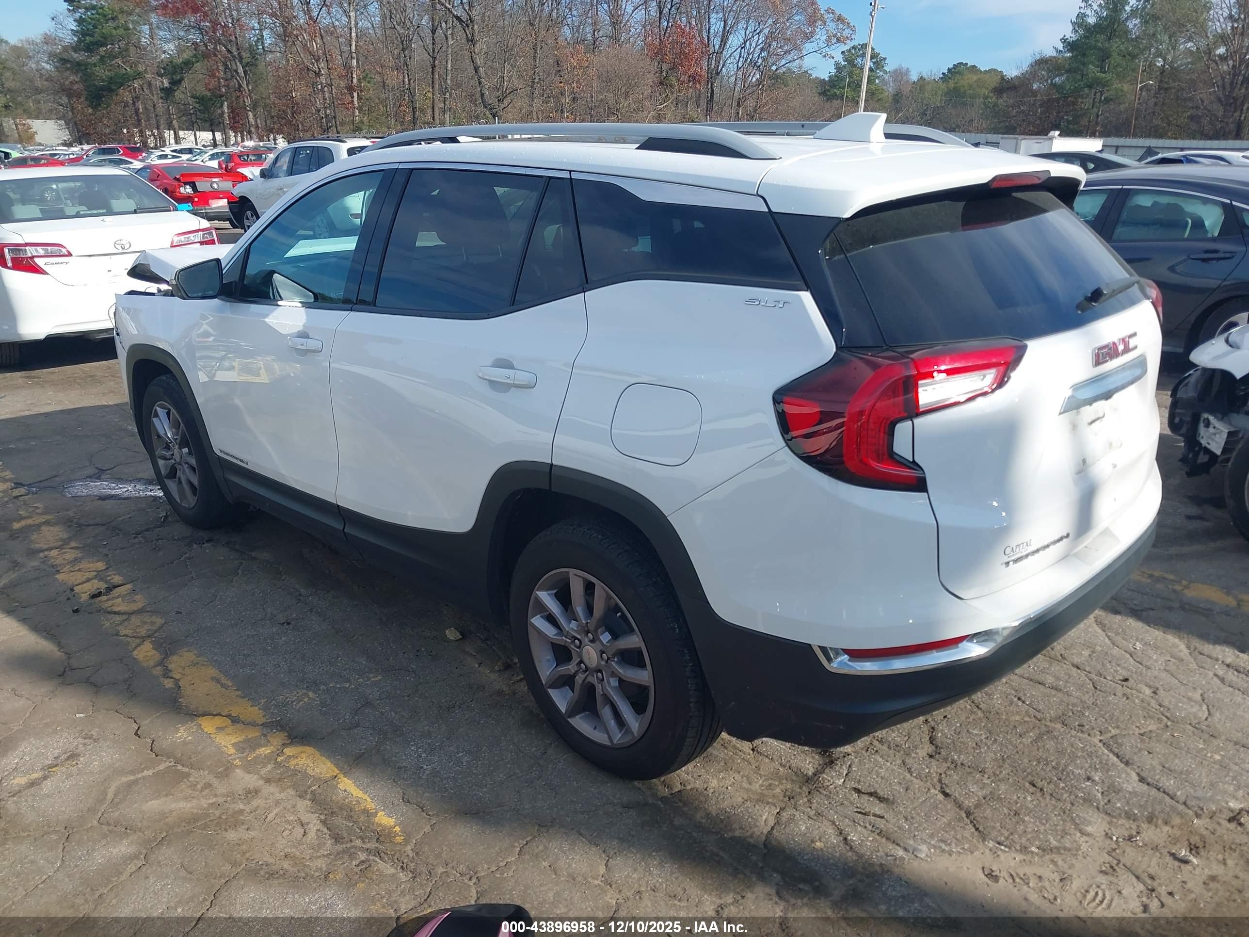 GMC TERRAIN image 3