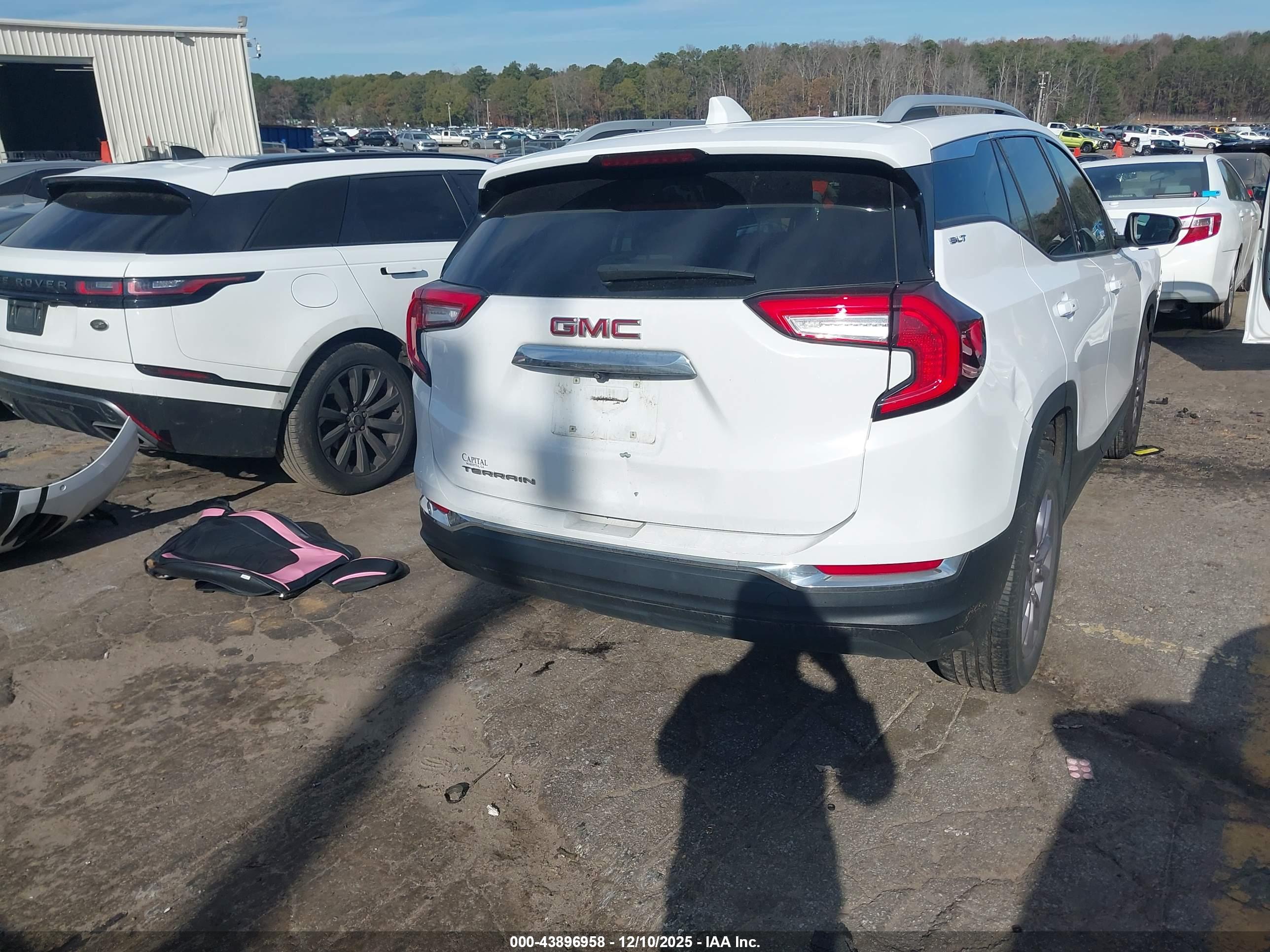 GMC TERRAIN image 4