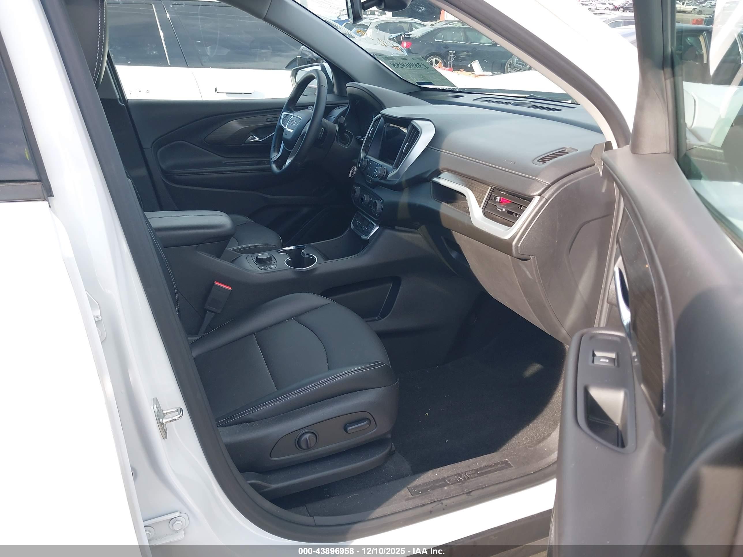 GMC TERRAIN image 5