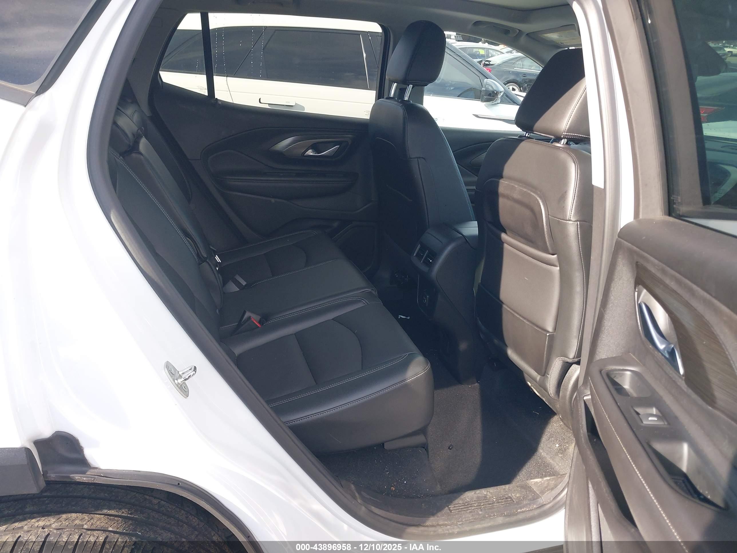 GMC TERRAIN image 8