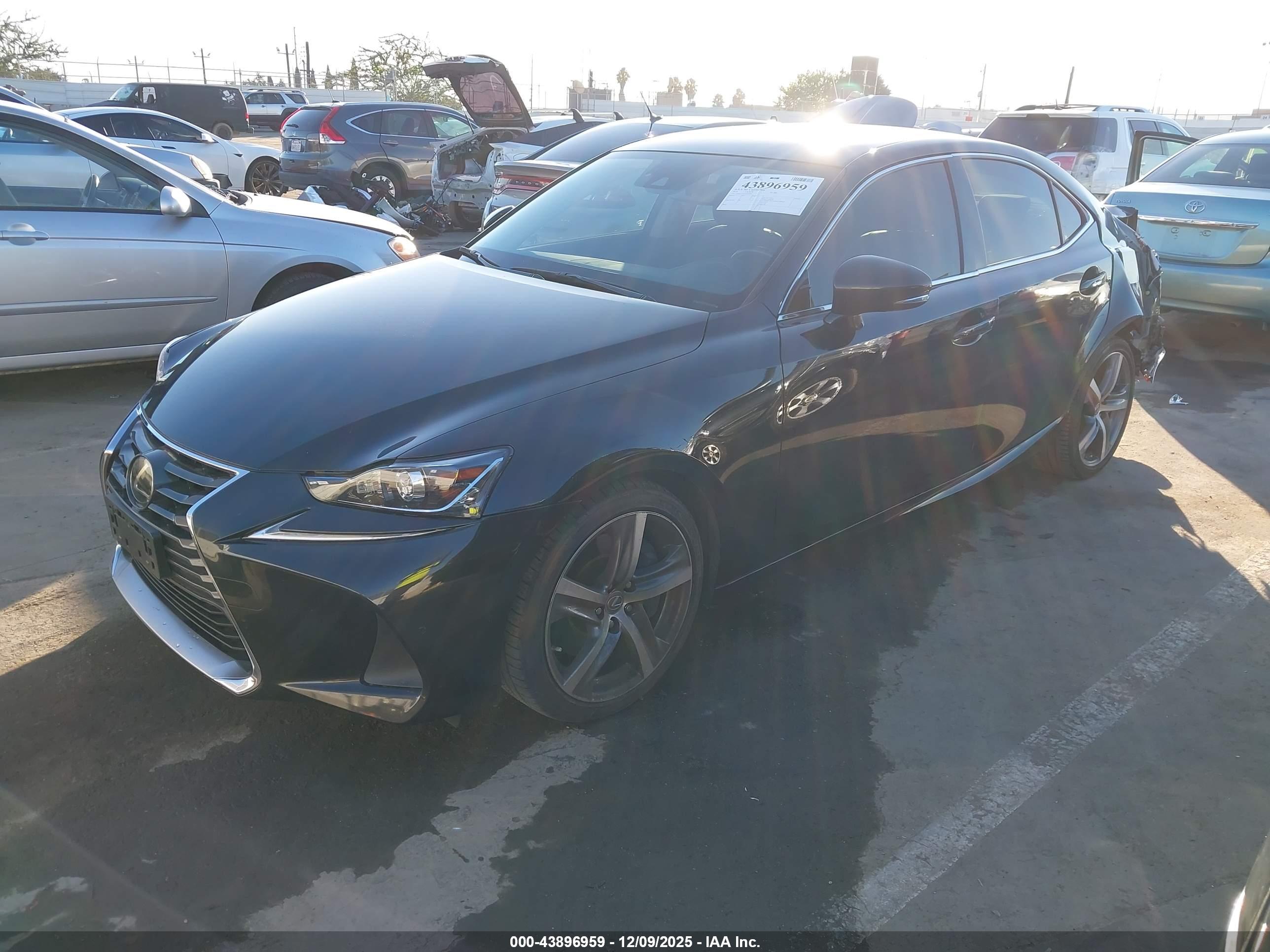 LEXUS IS image 2