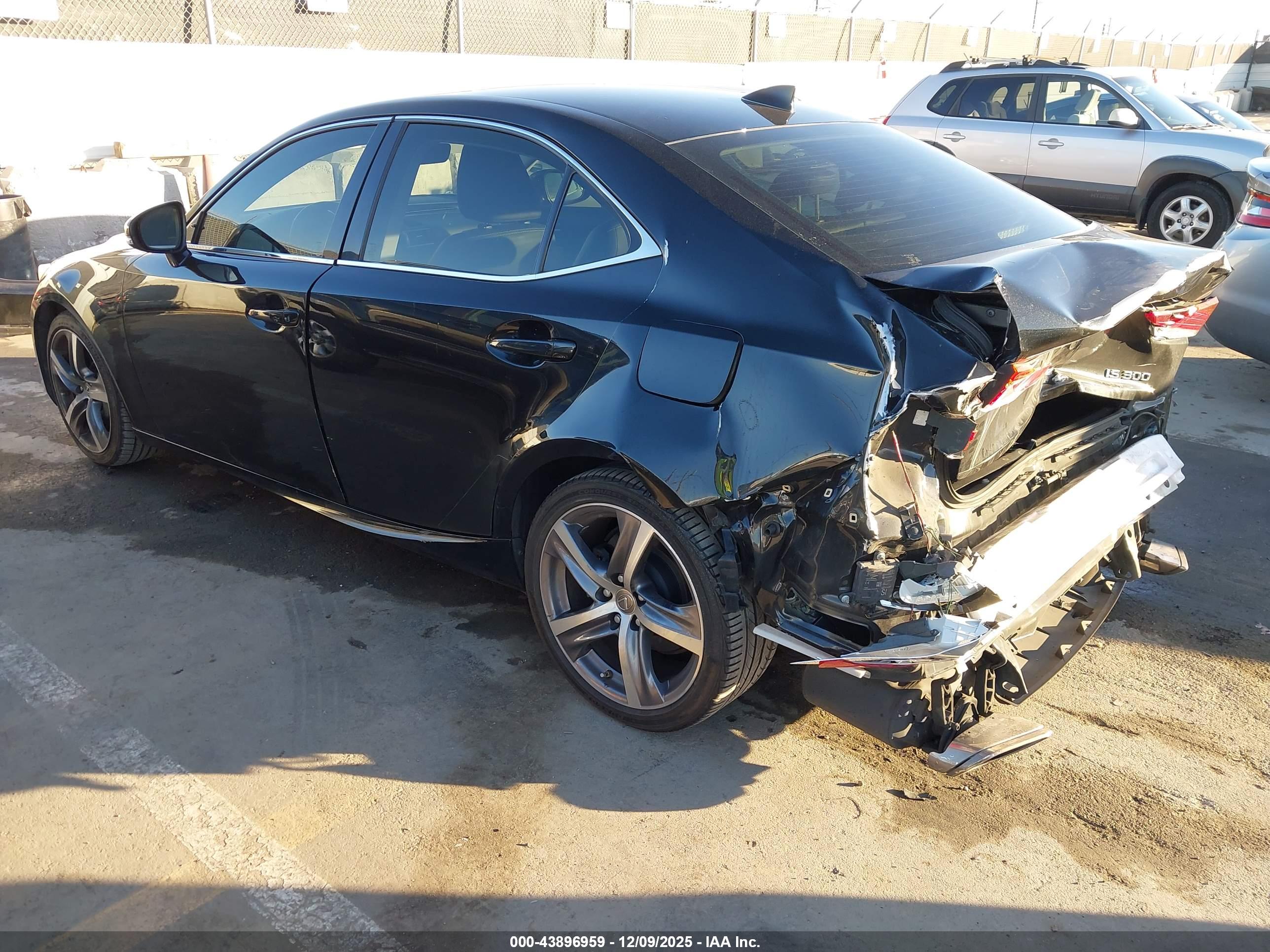 LEXUS IS image 3