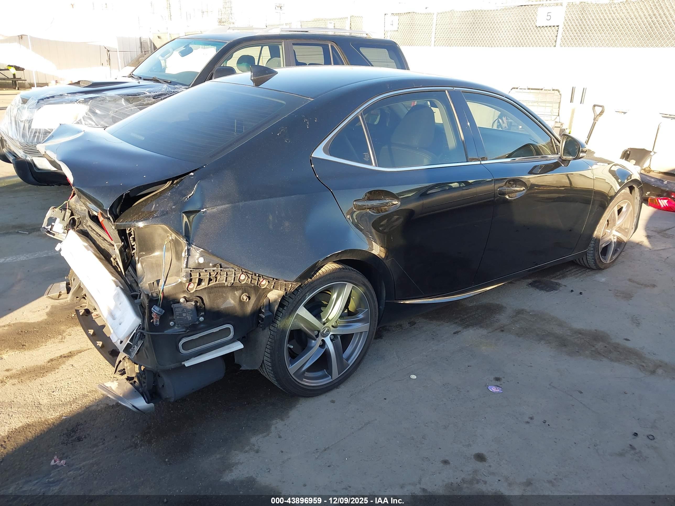 LEXUS IS image 4