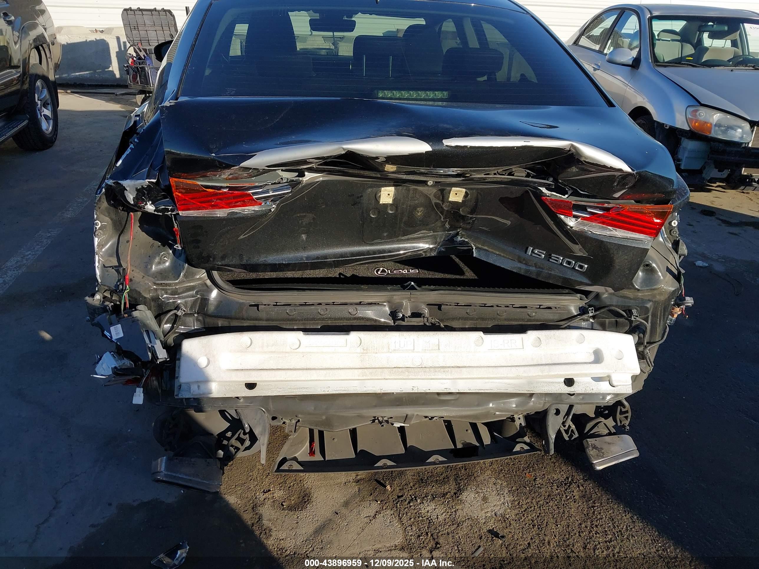 LEXUS IS image 6