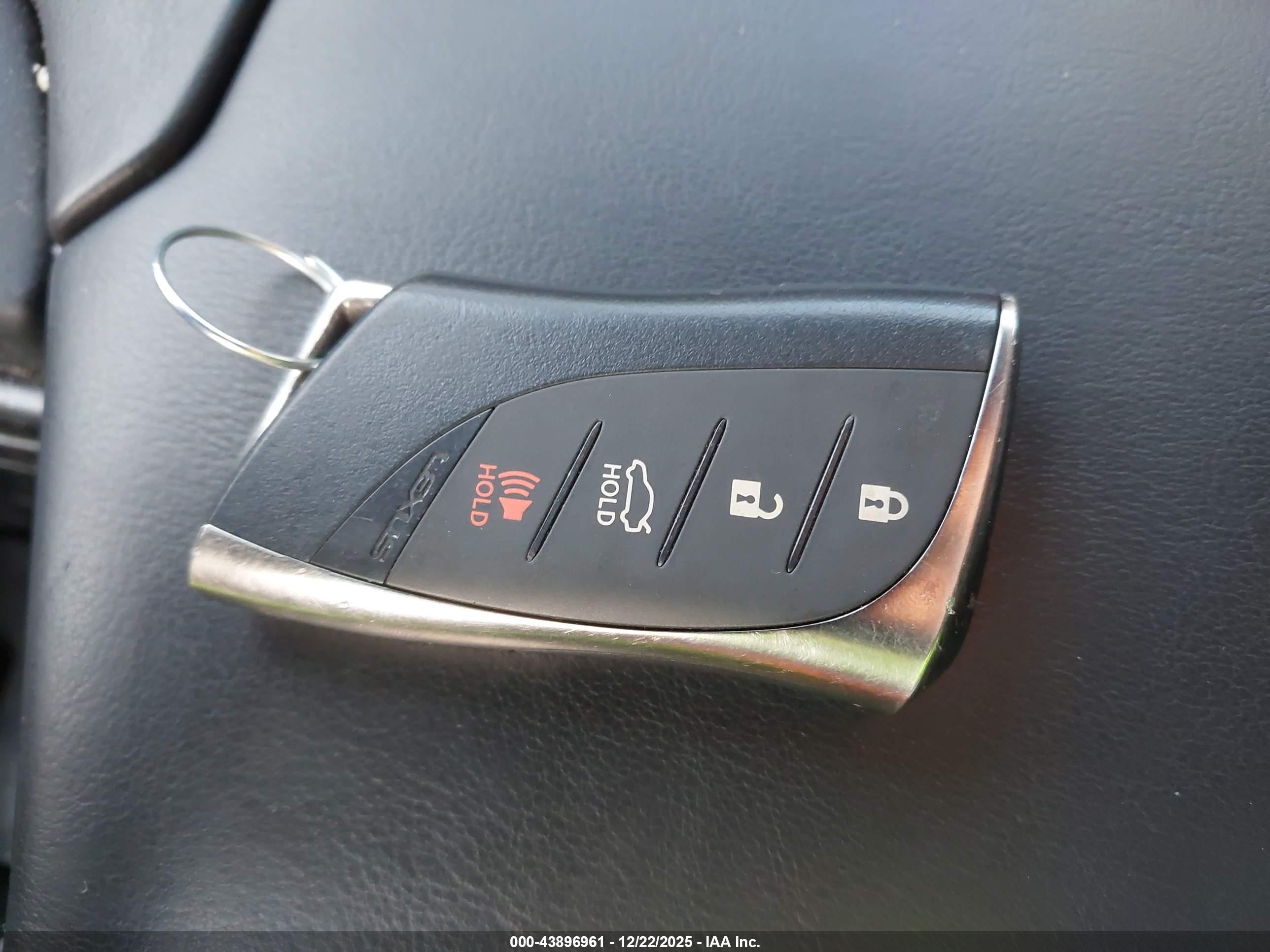 LEXUS ES image 11