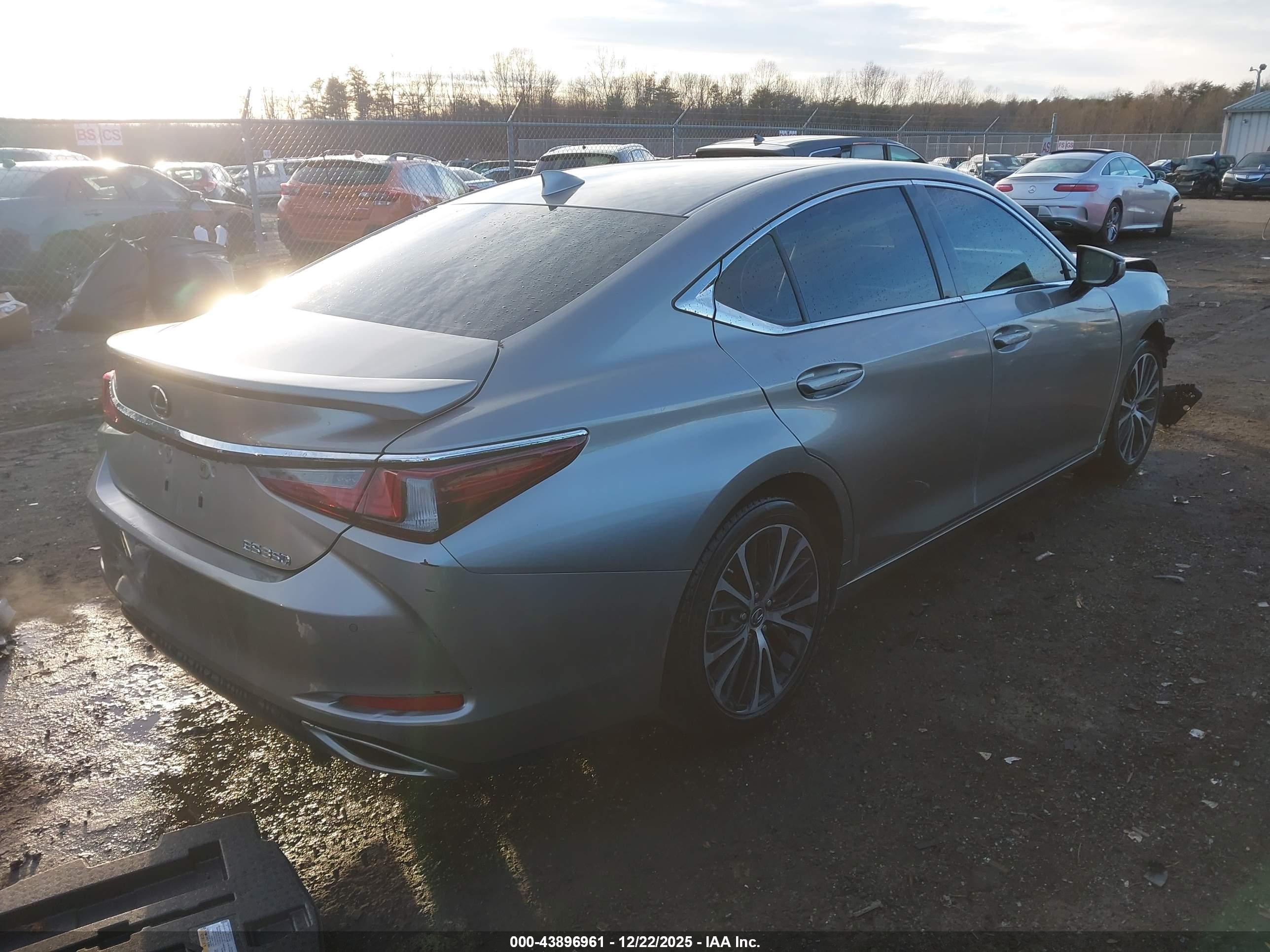 LEXUS ES image 4