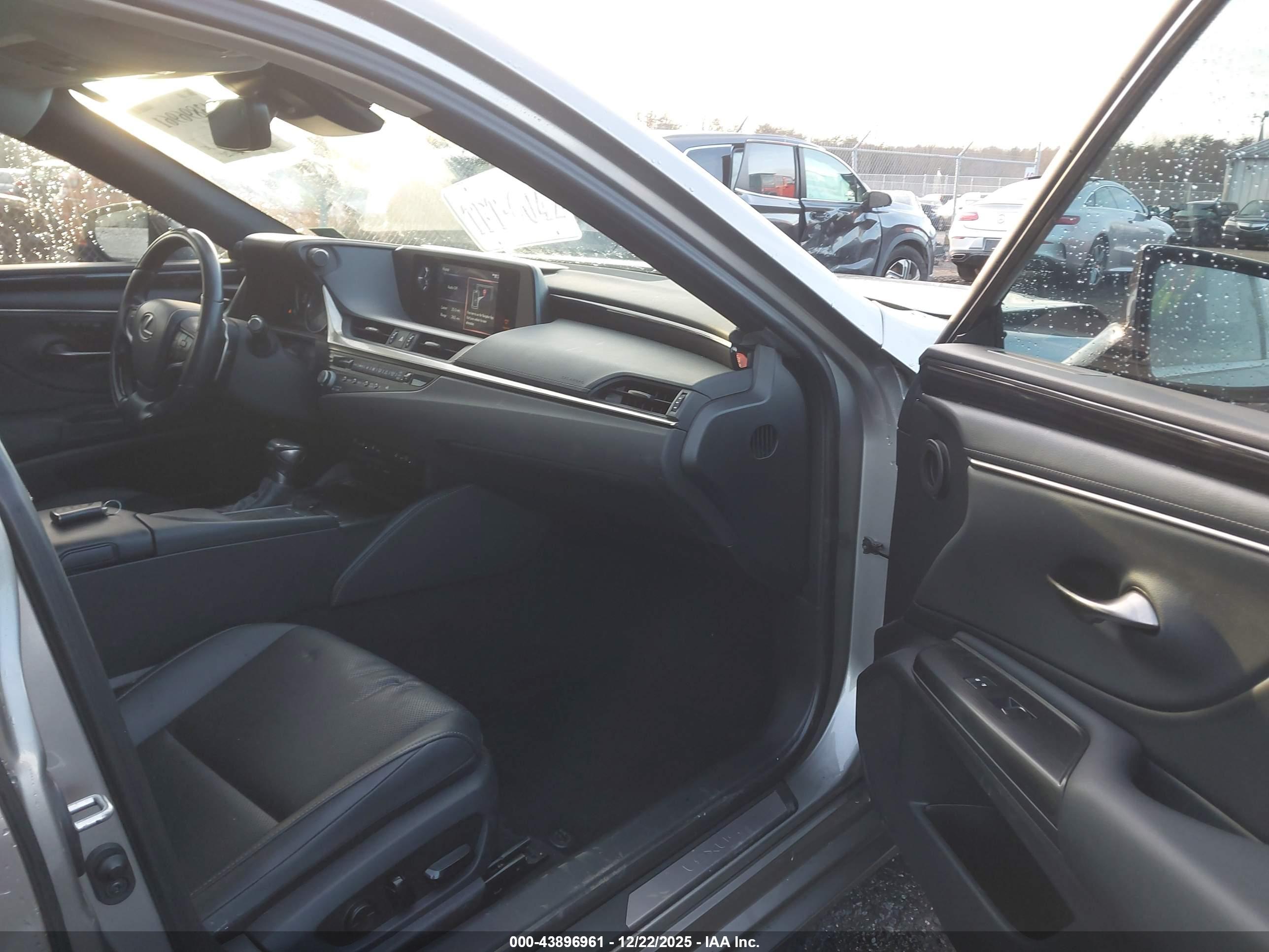 LEXUS ES image 5