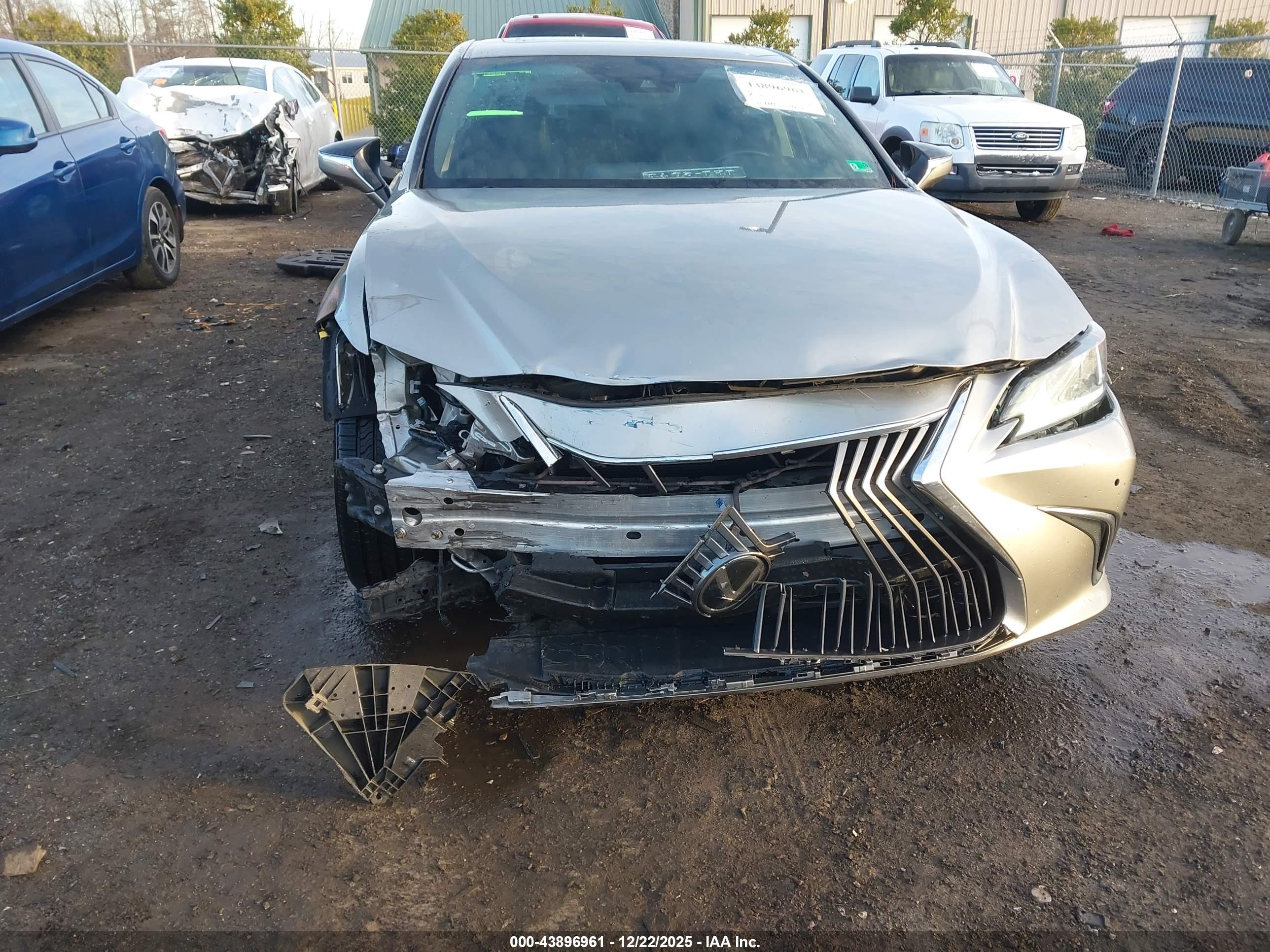 LEXUS ES image 6