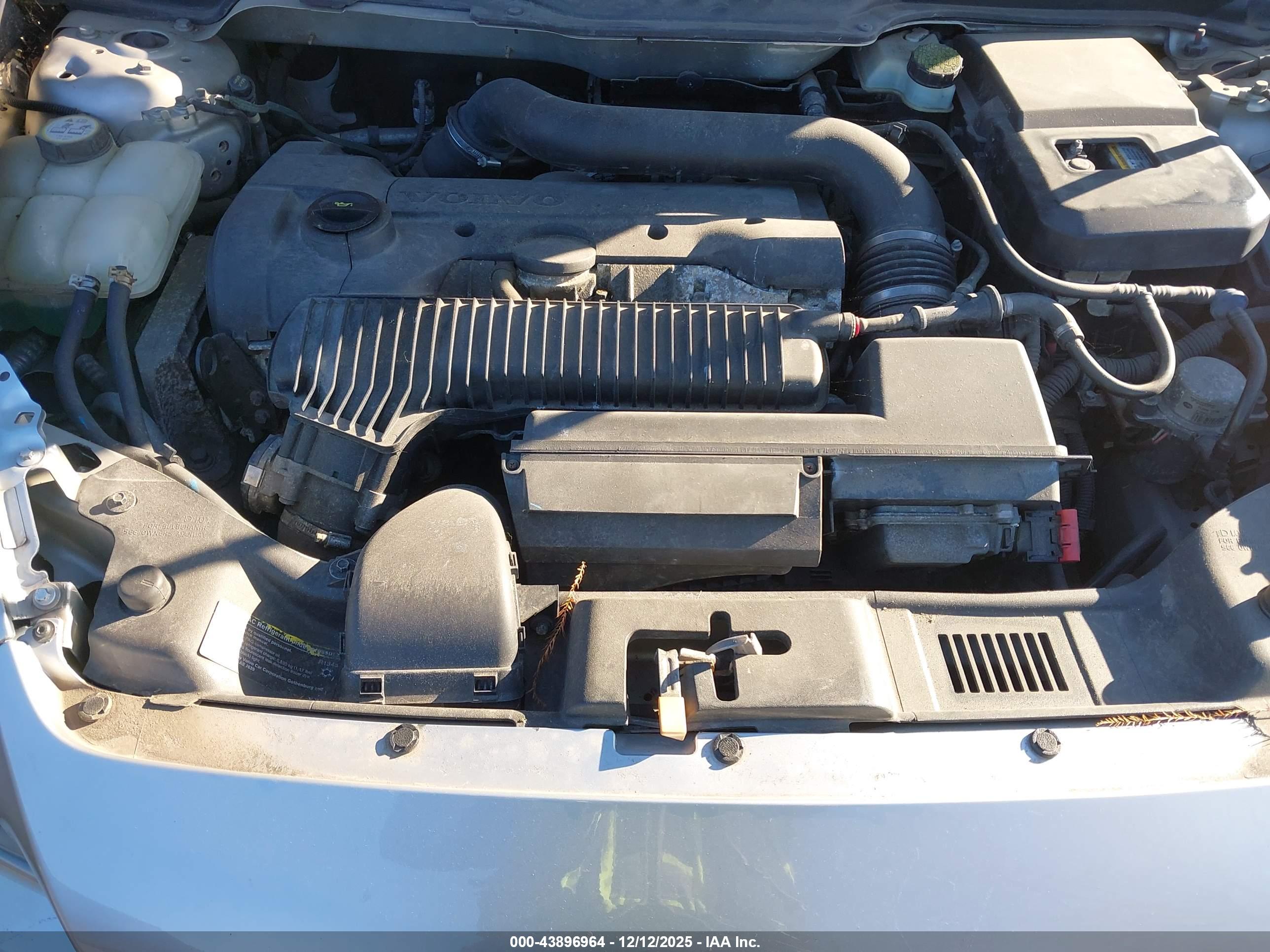 VOLVO C70 image 10