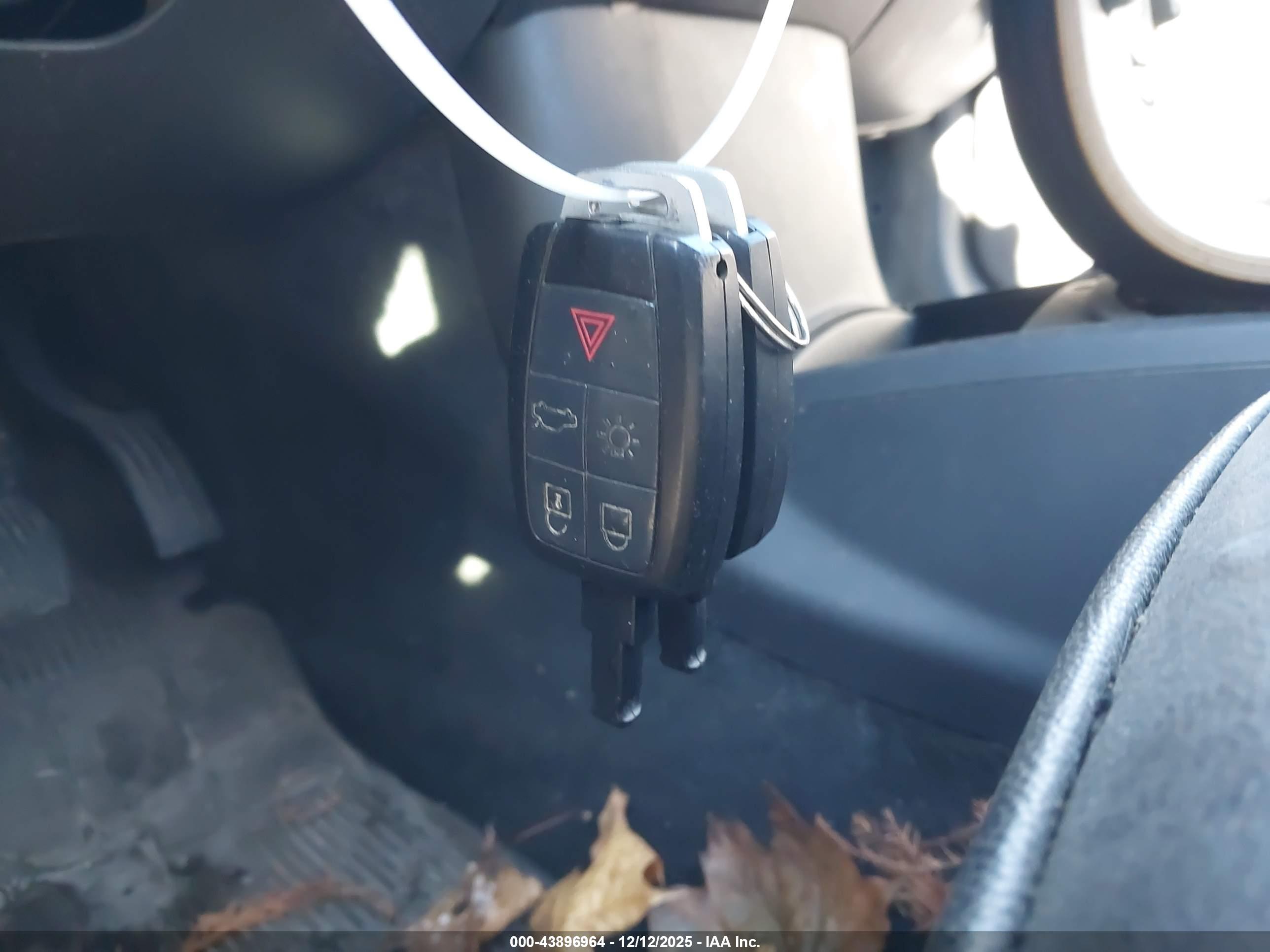 VOLVO C70 image 11