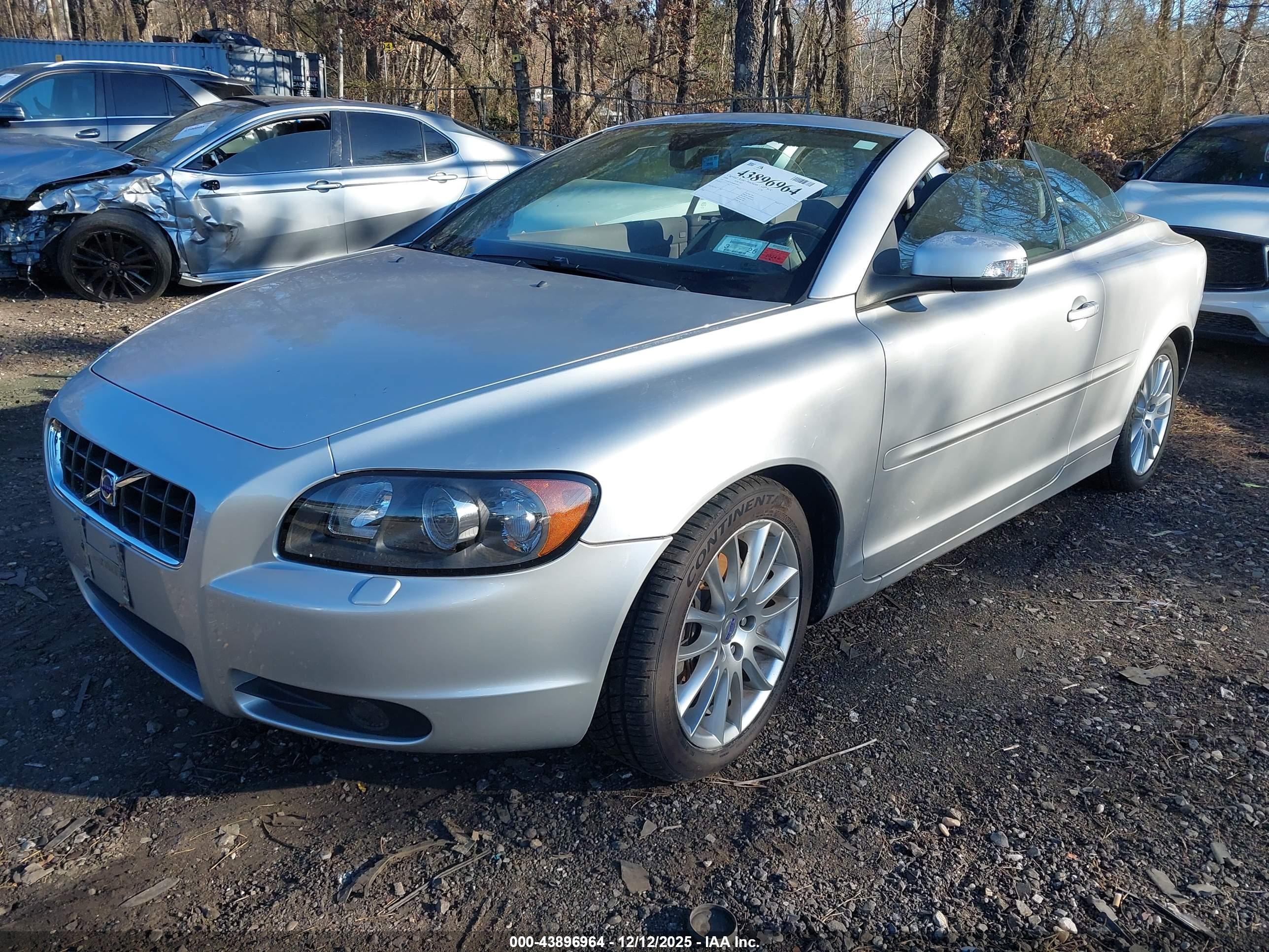 VOLVO C70 image 2
