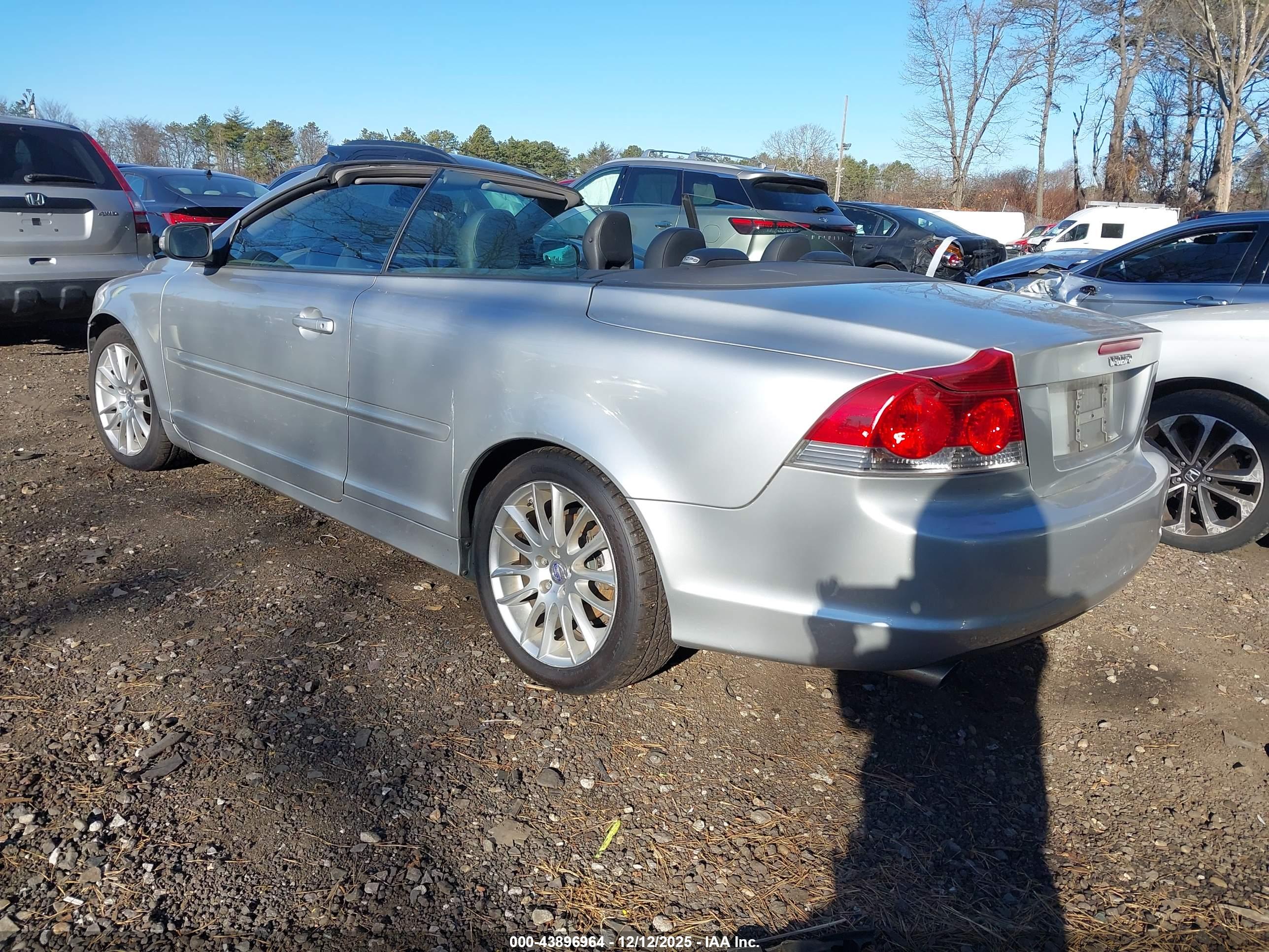 VOLVO C70 image 3