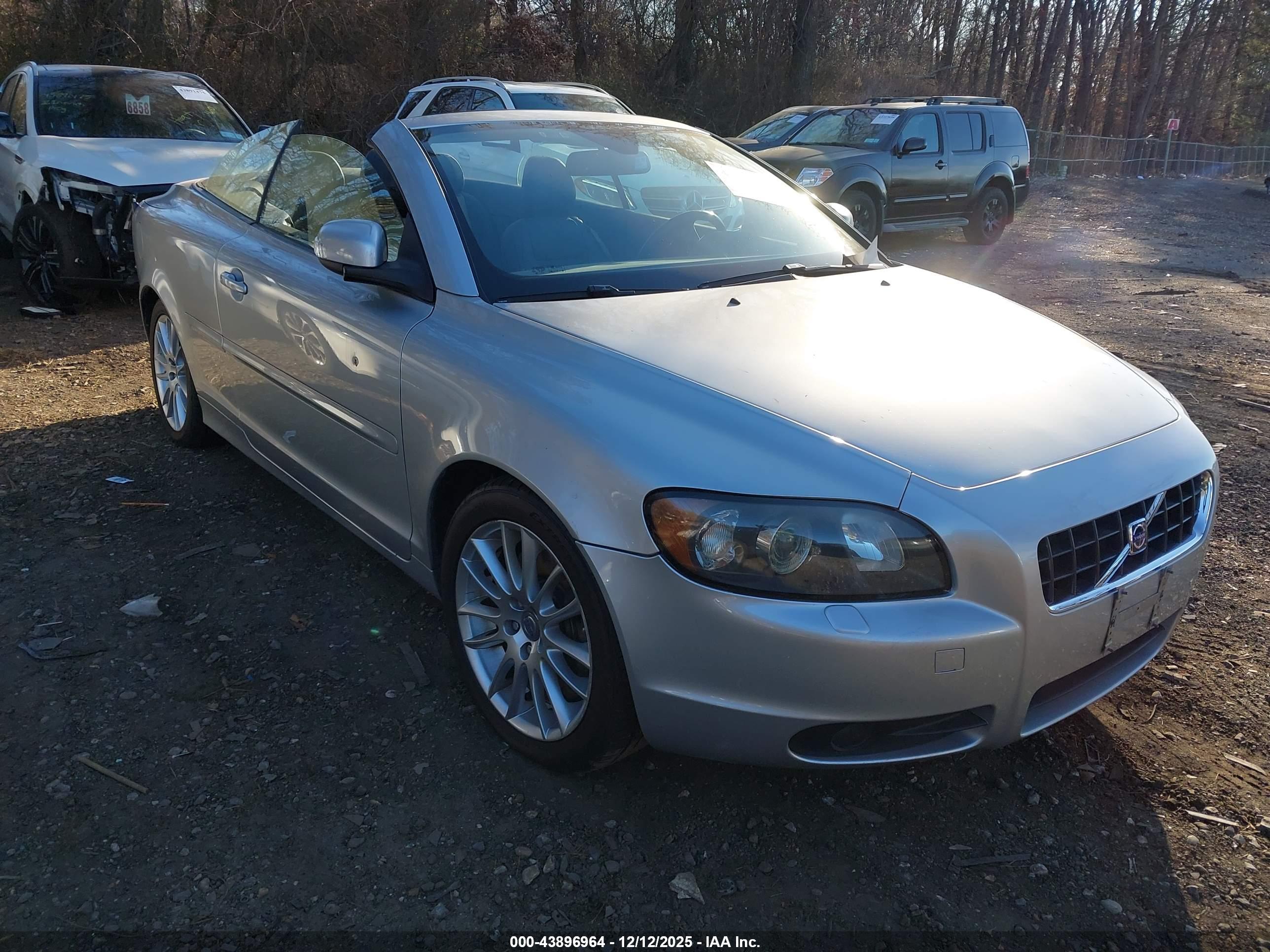 VOLVO C70 image 6