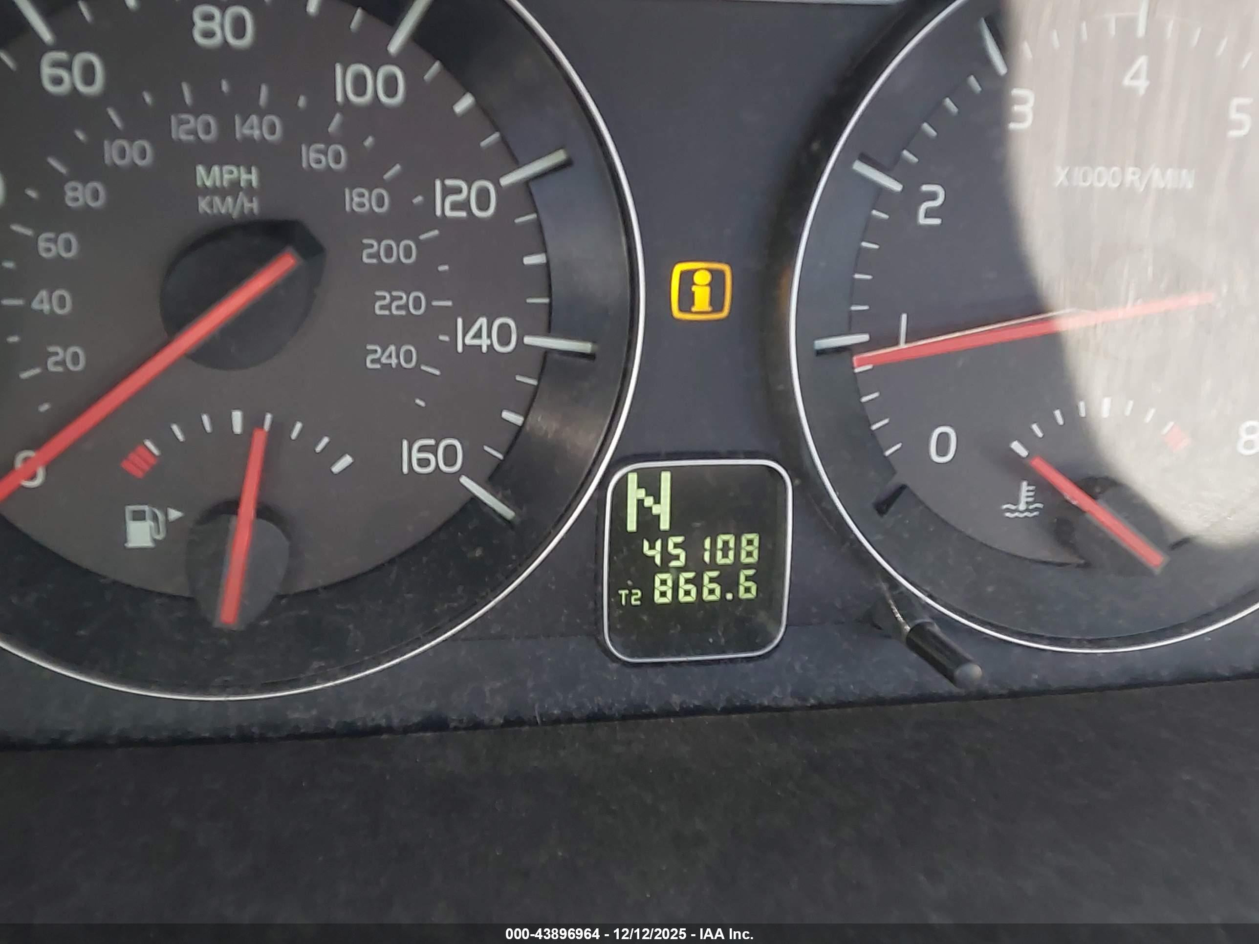 VOLVO C70 image 7