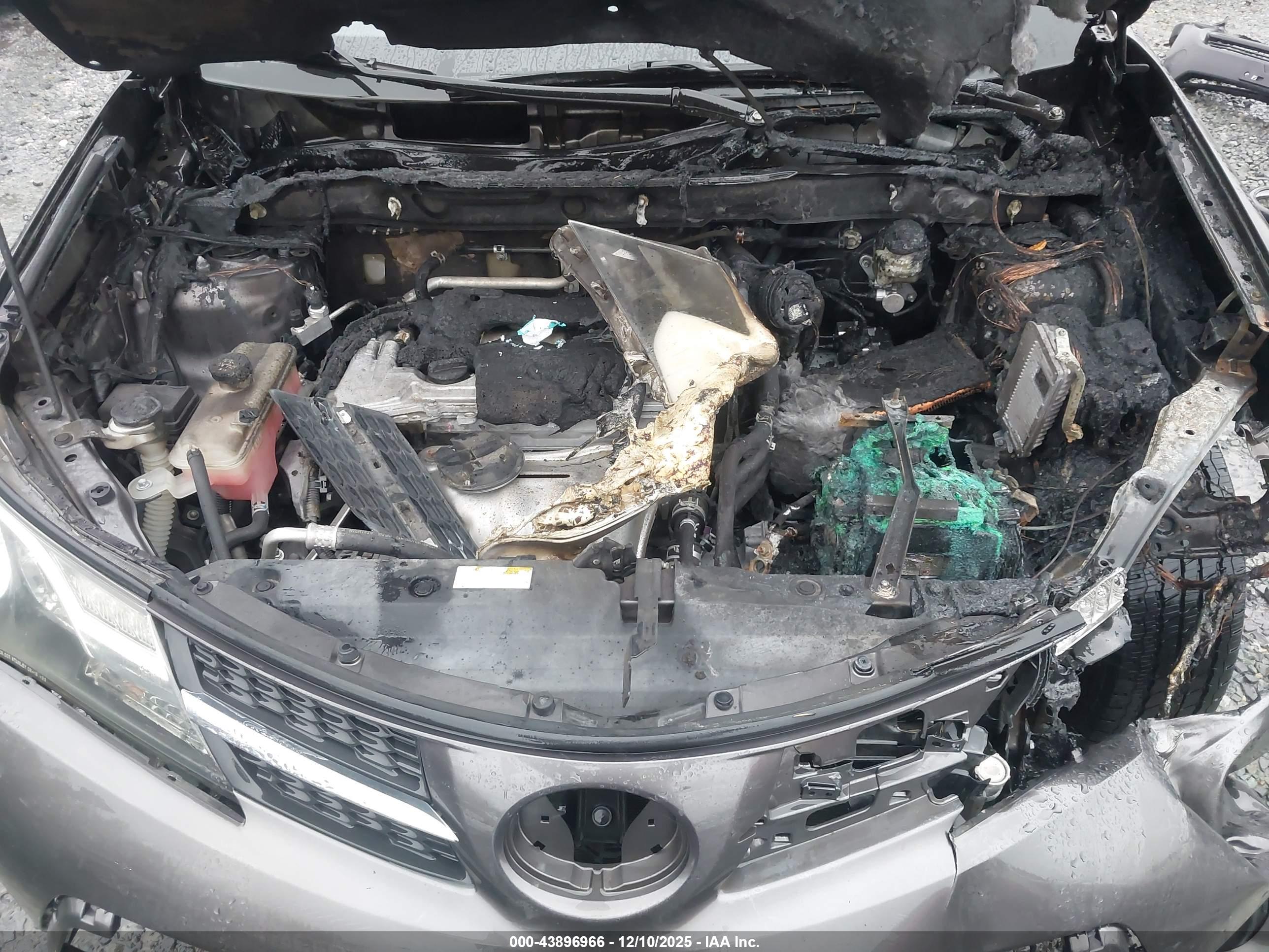 TOYOTA RAV4 image 10