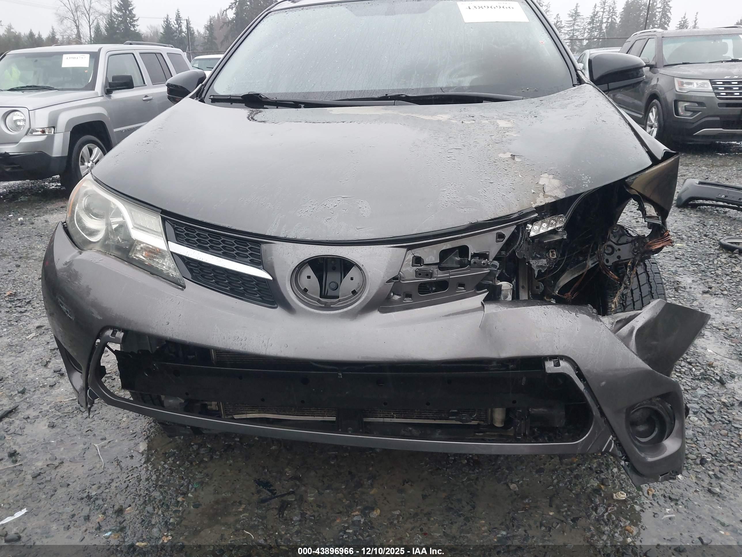 TOYOTA RAV4 image 6