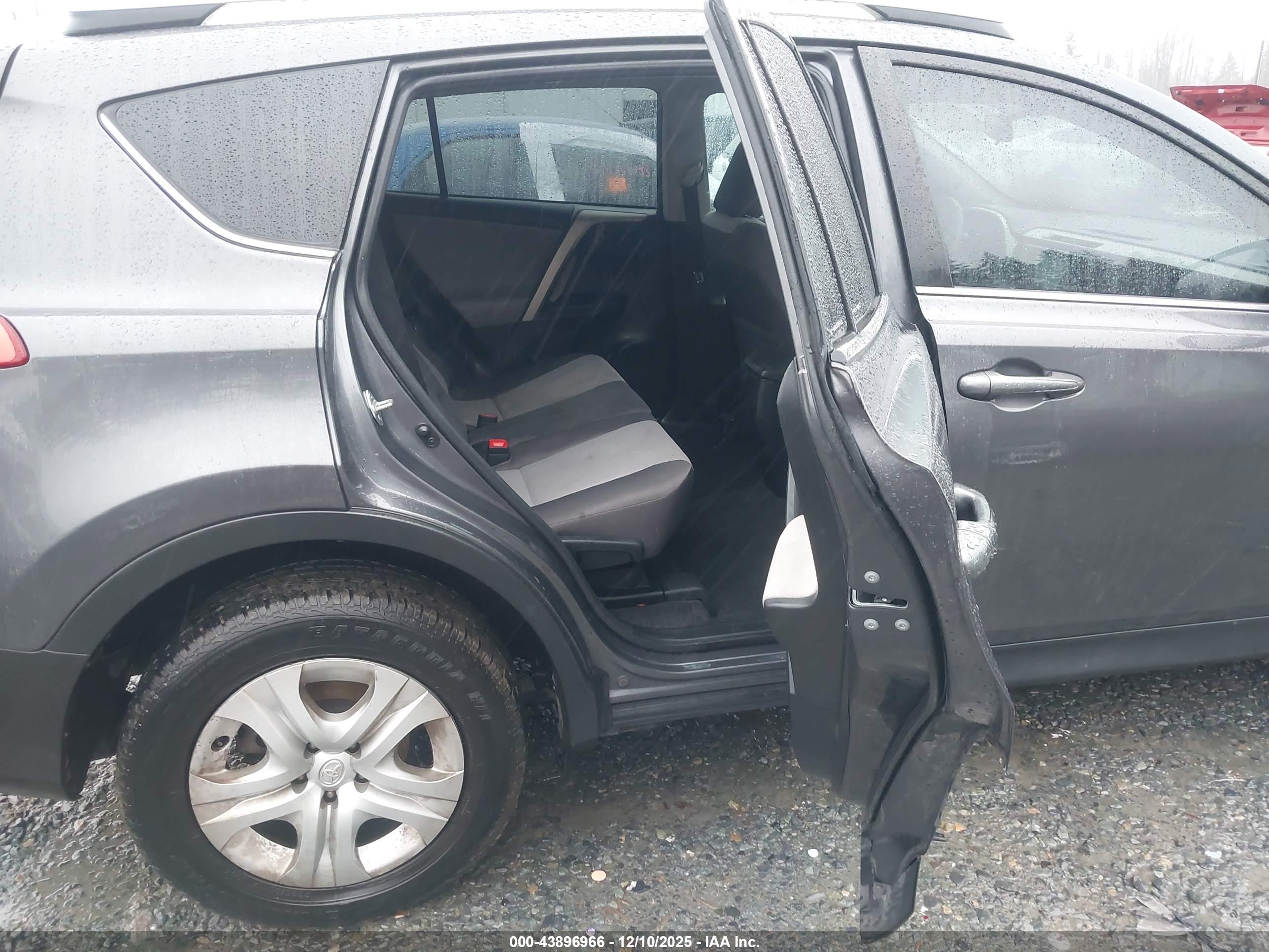 TOYOTA RAV4 image 8
